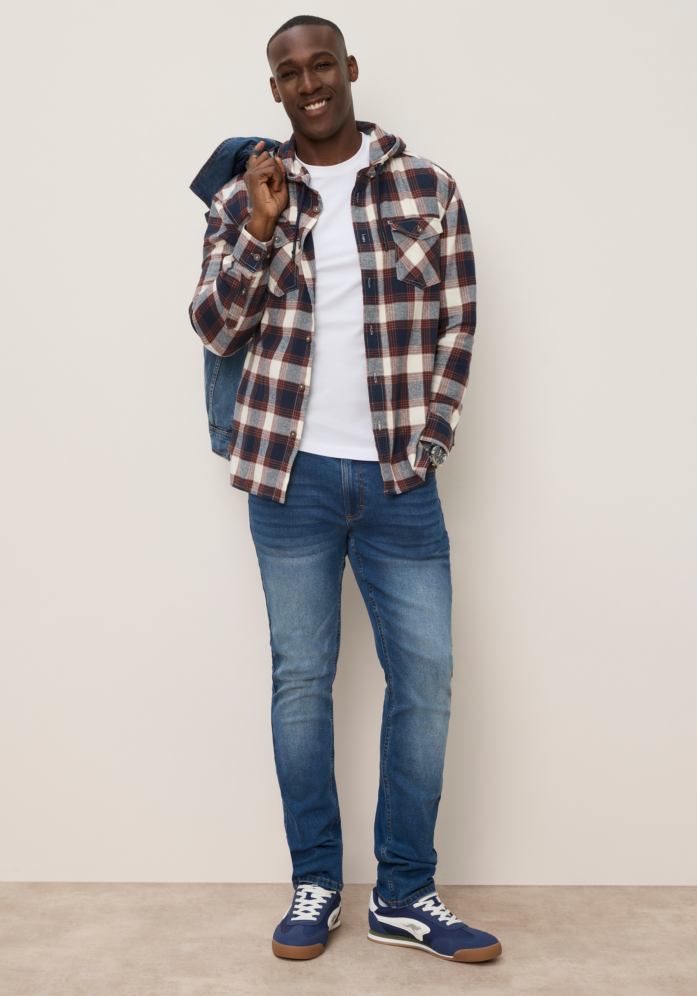 KangaROOS Straight-Jeans mit Reißverschluss und Knopf, niedrige Leibhöhe, lange Schnittform