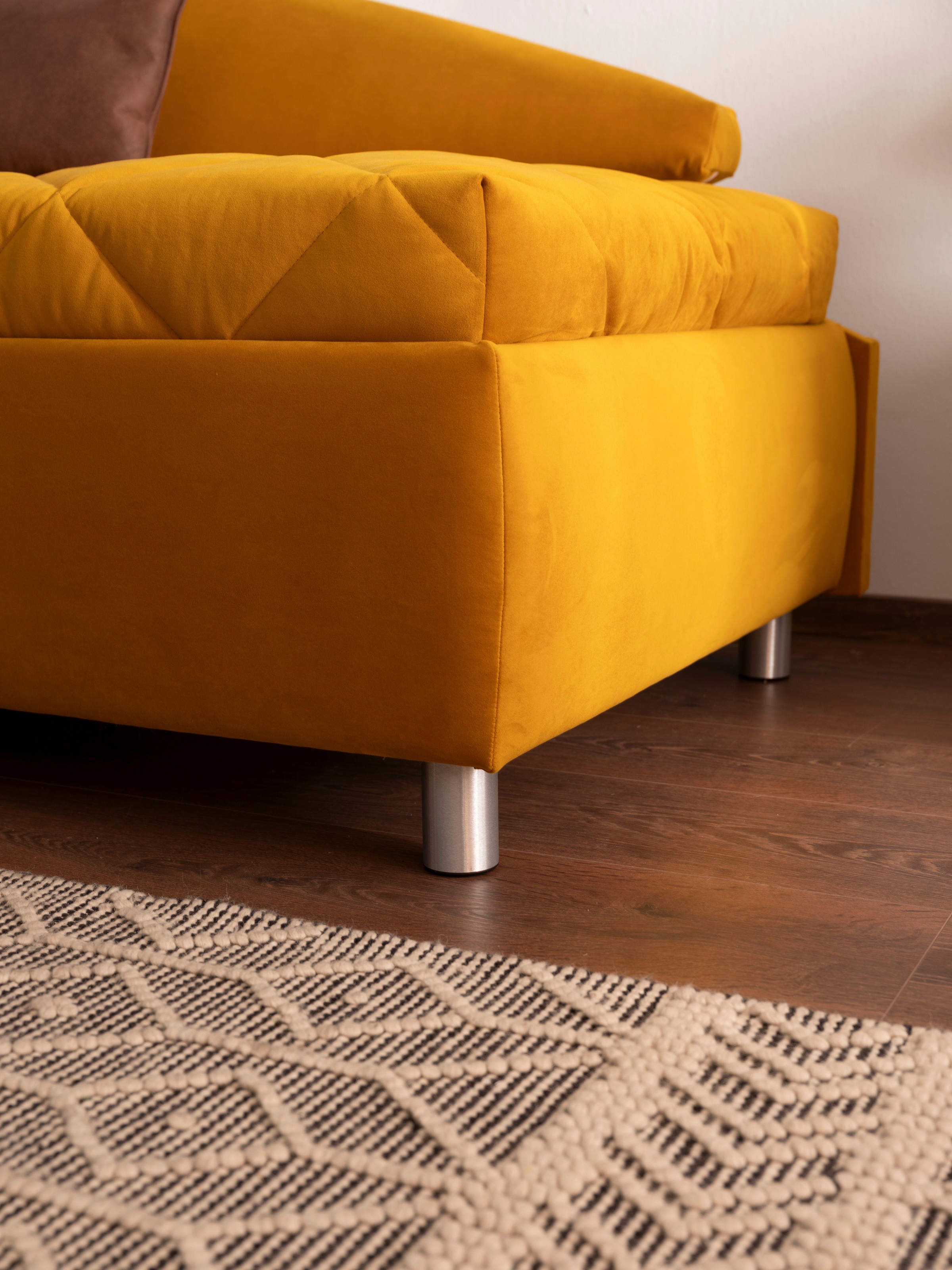 alina Schlafsofa, Bettkasten, Zierkissen-Set aus: 2 Stk. 40x40cm, 1 Stk. 30x30cm