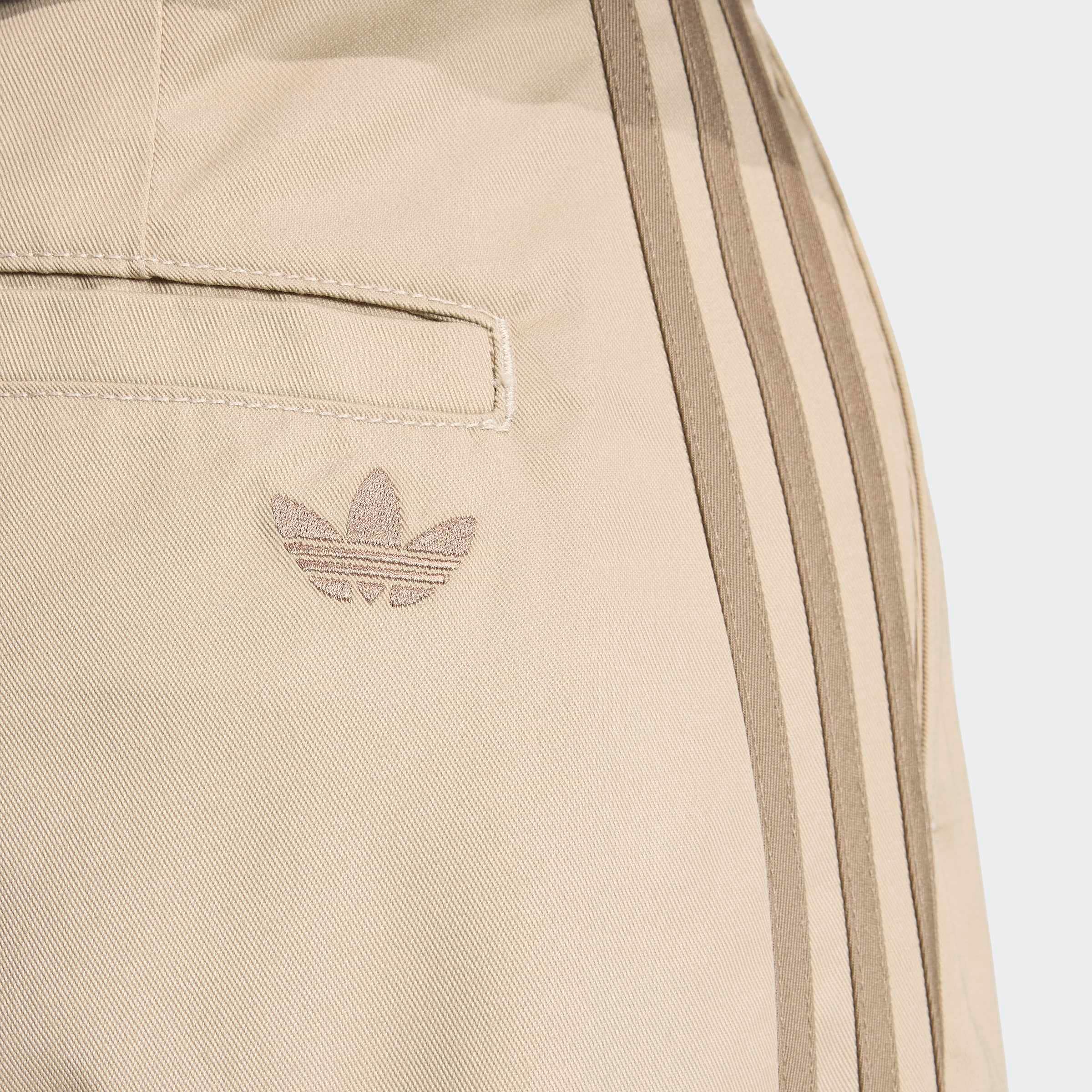 adidas Originals Sporthose »TAILORED PANT«  mit Nadelstreifen, aus gewebtem Twill, locker geschnitten