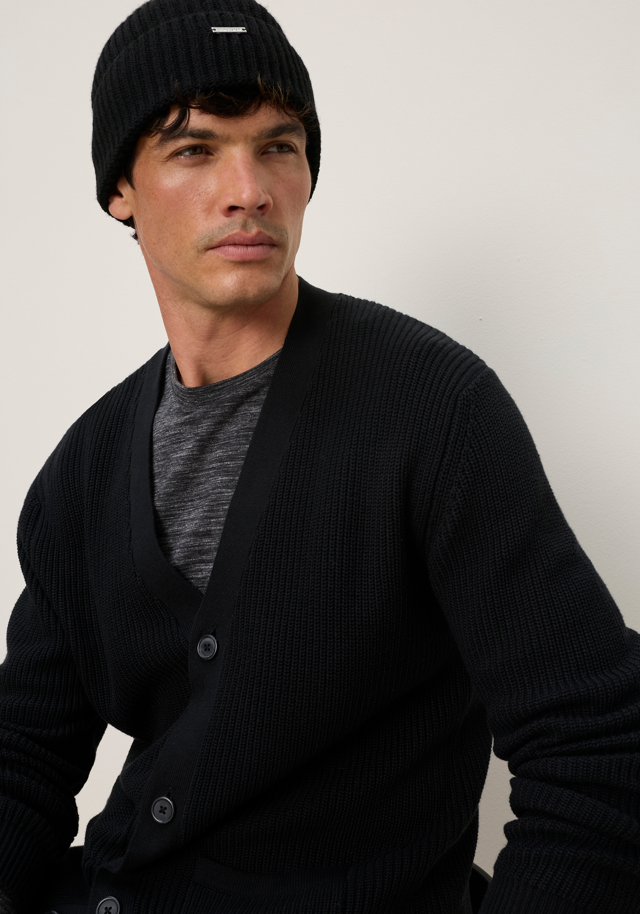 Bruno Banani Strickjacke Zeitloses Design, vielseitig kombinierbar. Ein Must-have!