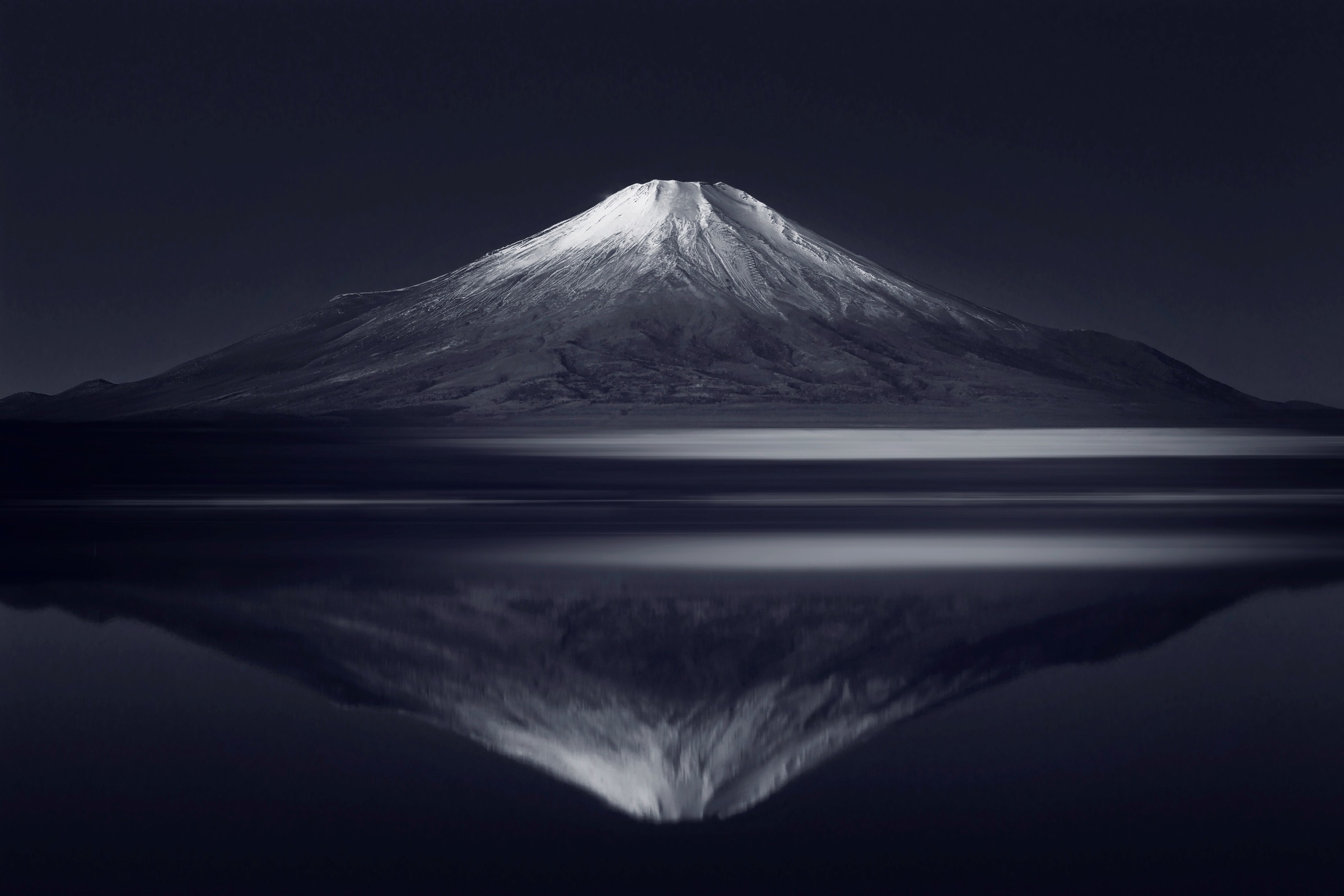 Papermoon Fototapete "Photo-Art TAKASHI SUZUKI, REFLEXION MT FUJI"