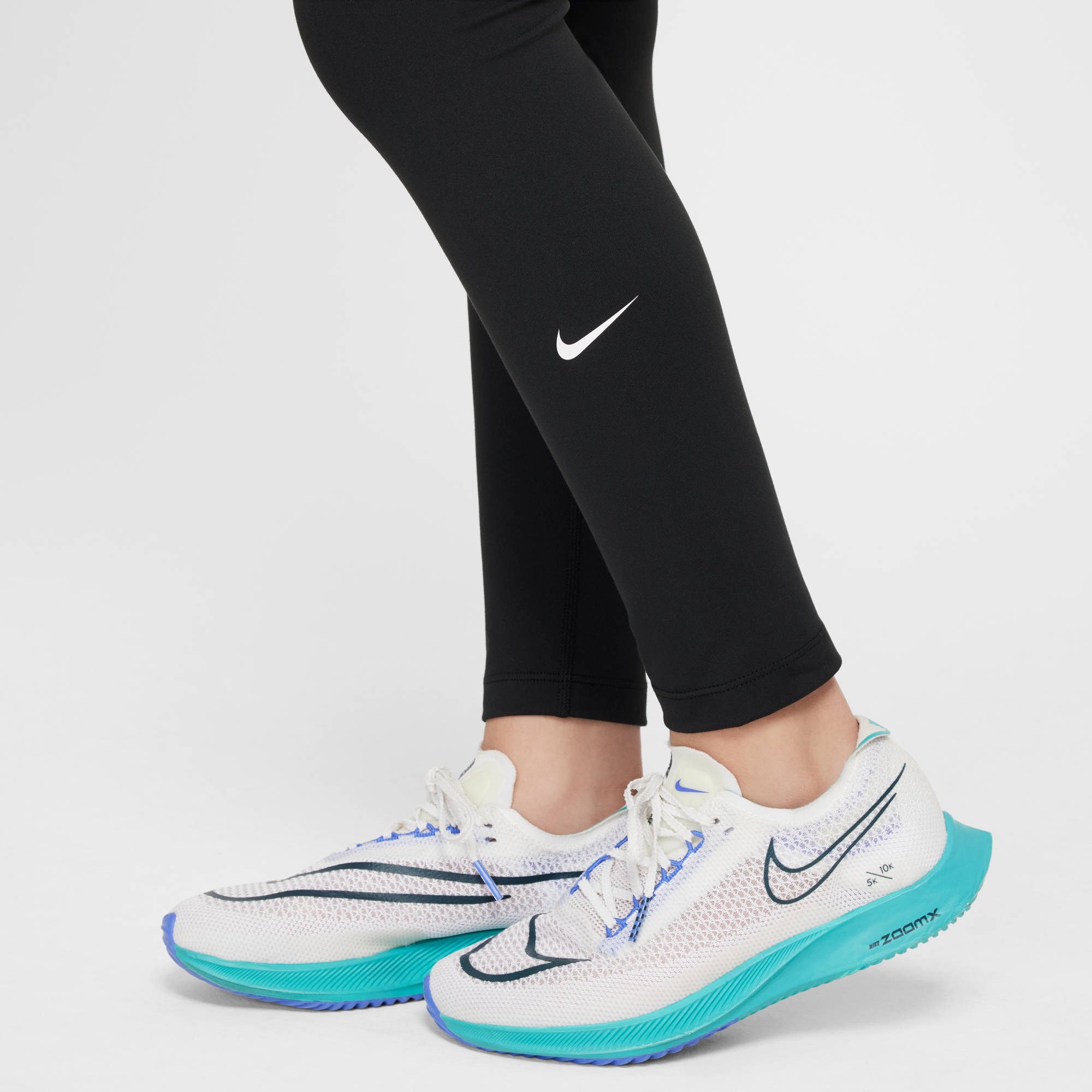 Nike Leggings »G NK DF ONE TGHT«  sportlicher Stil, für aktive Kinder, aus Polyester und Elasthan