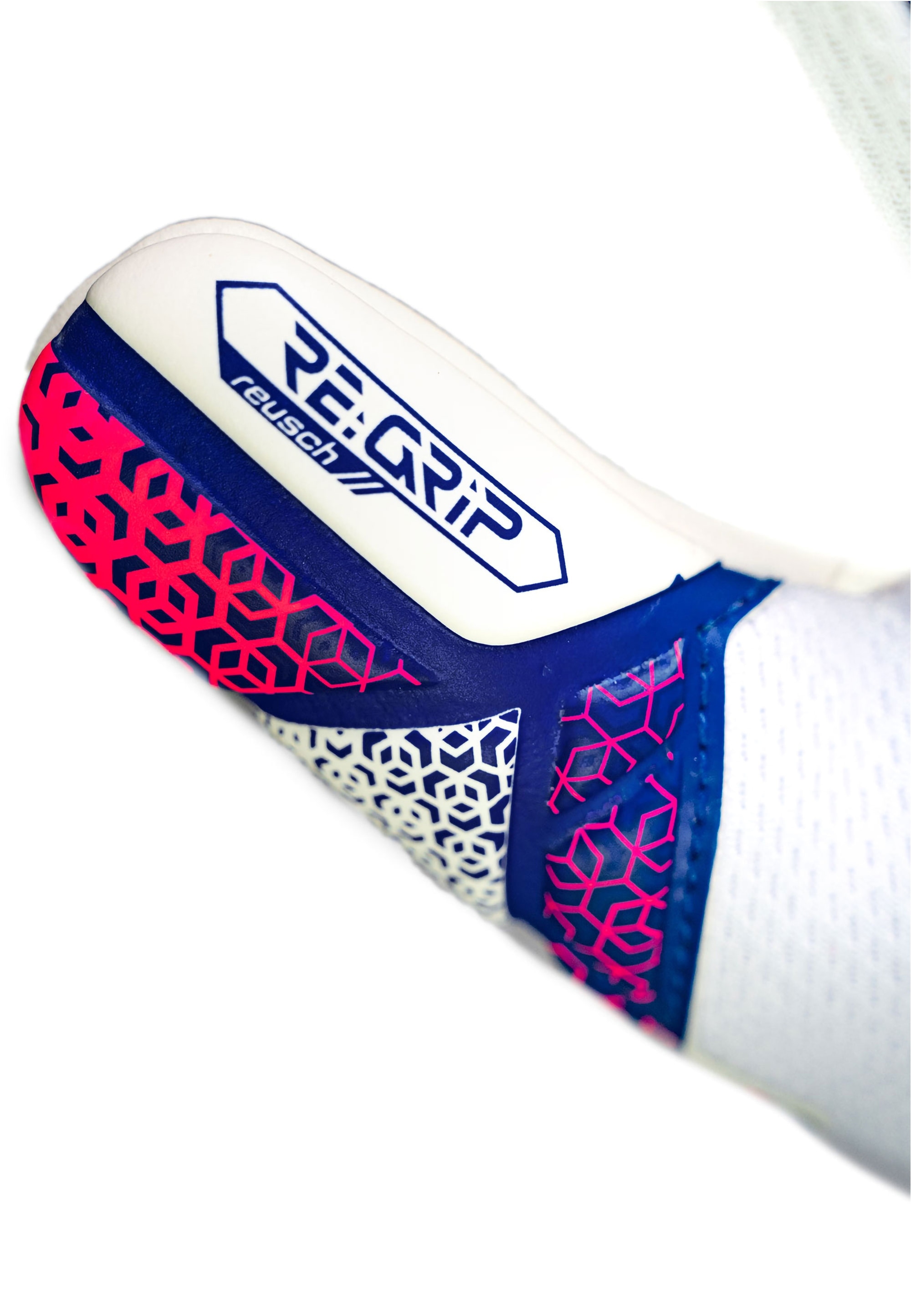 Reusch Torwarthandschuhe »Attrakt RE:GRIP NC Junior«, mit maximalem Grip