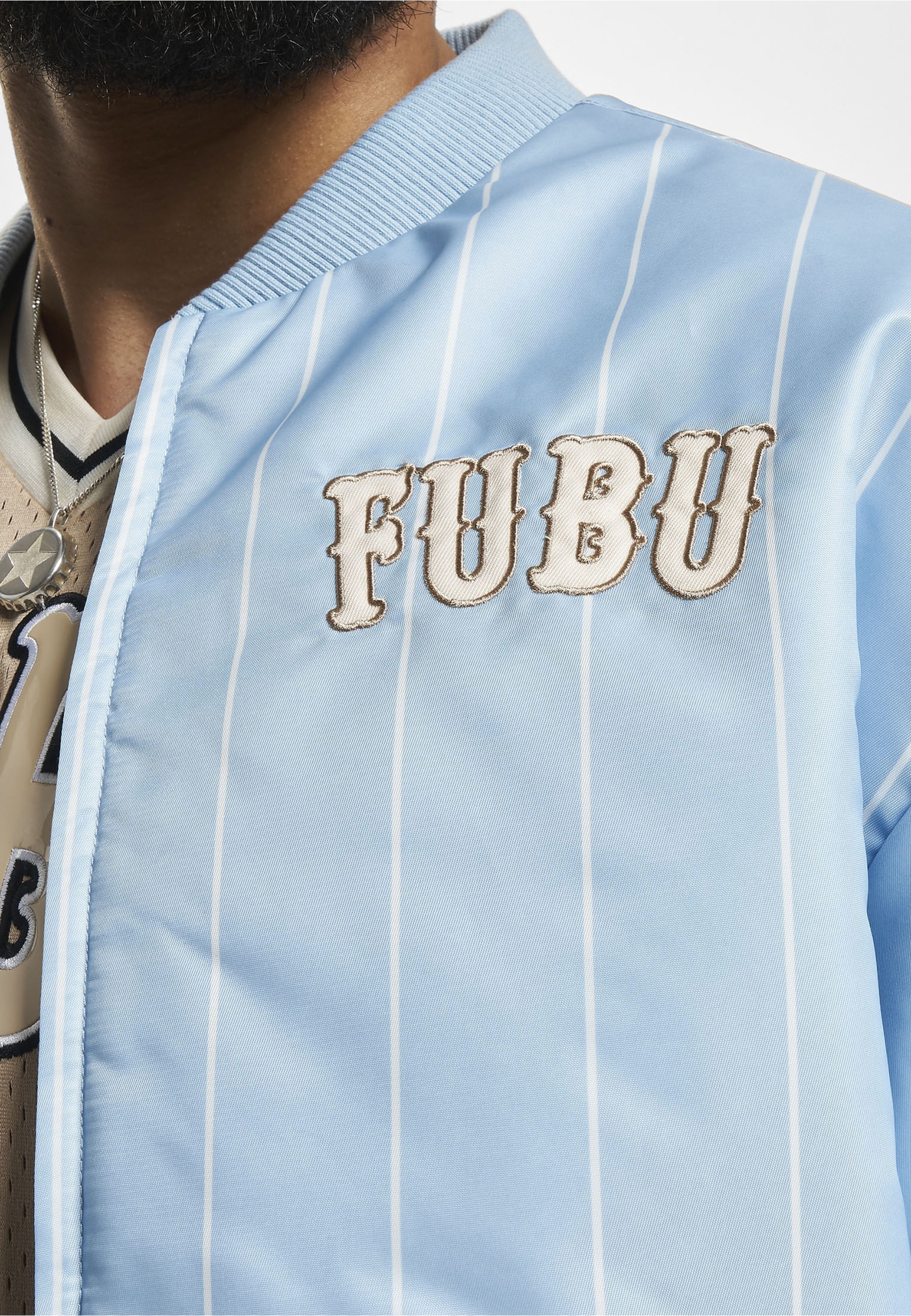 Fubu Allwetterjacke »Fubu Herren FM232-006-2 FUBU Varsity Reversible Satin Jacket« 1 Stk. tlg. ohne Kapuze