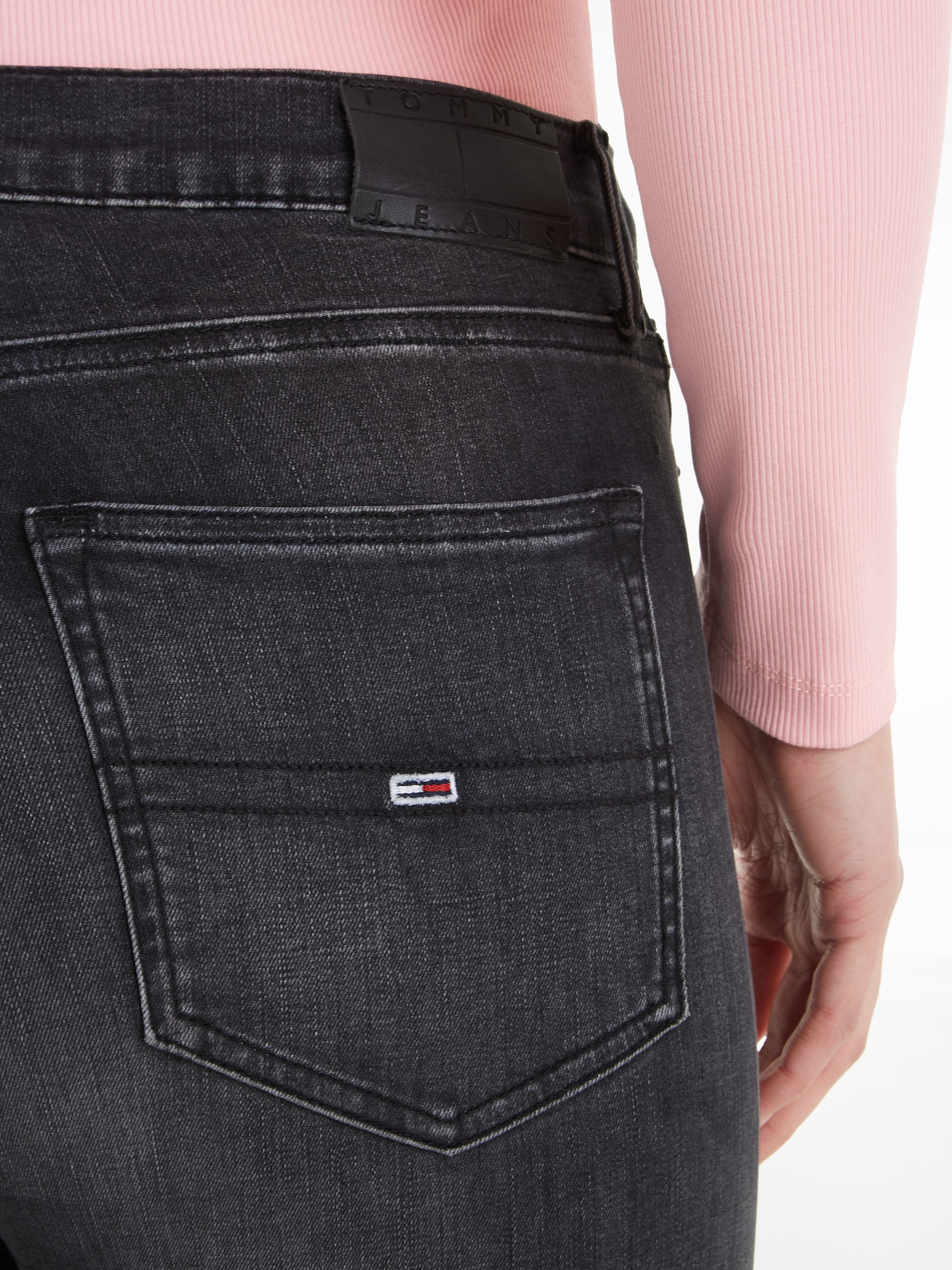 Tommy Jeans Bequeme Jeans »Sylvia«, mit Markenlabel