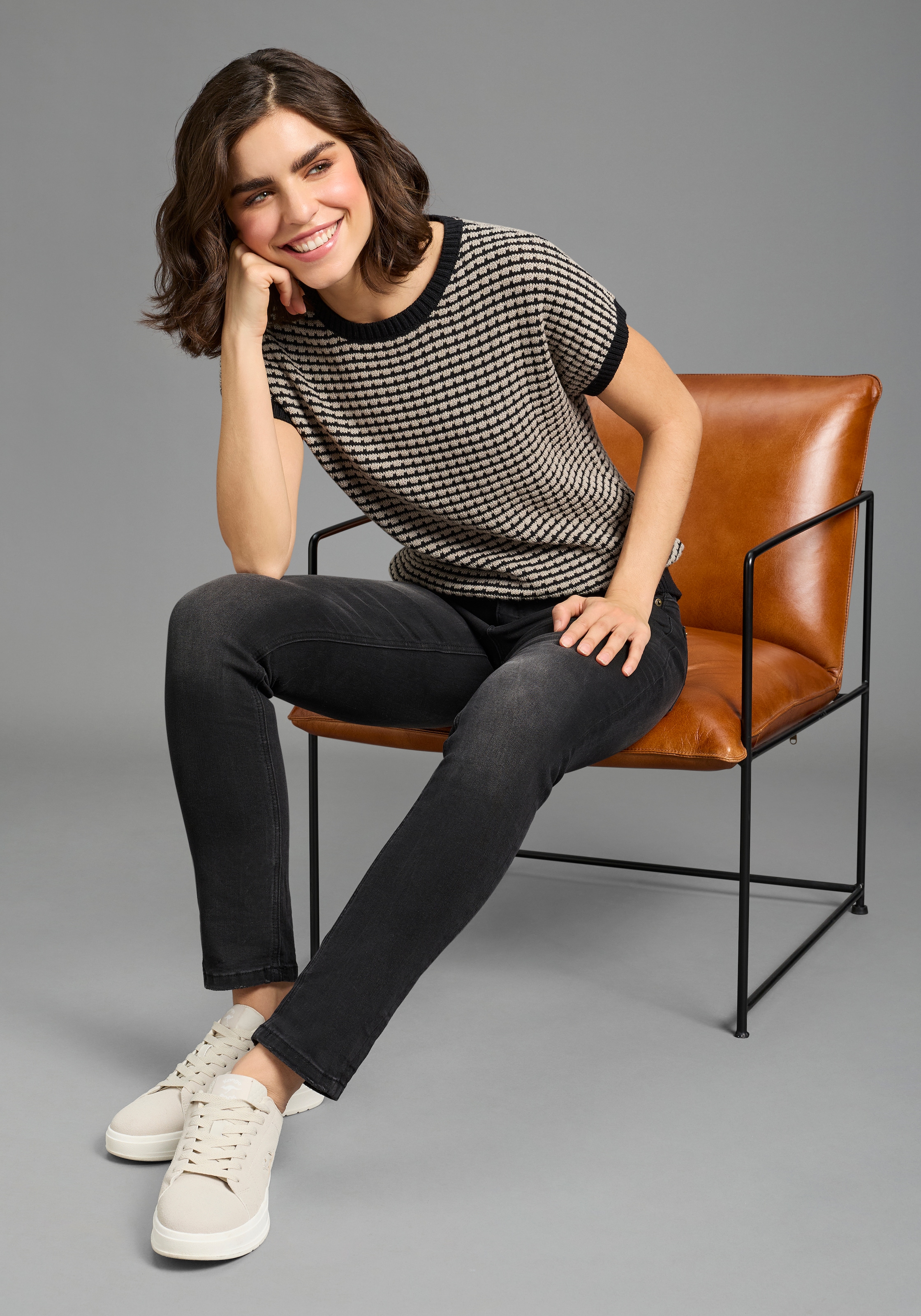 KangaROOS Kurzarmpullover aus strukturiertem Baumwoll-Mix, mit Rundhalsausschnitt, loose fit