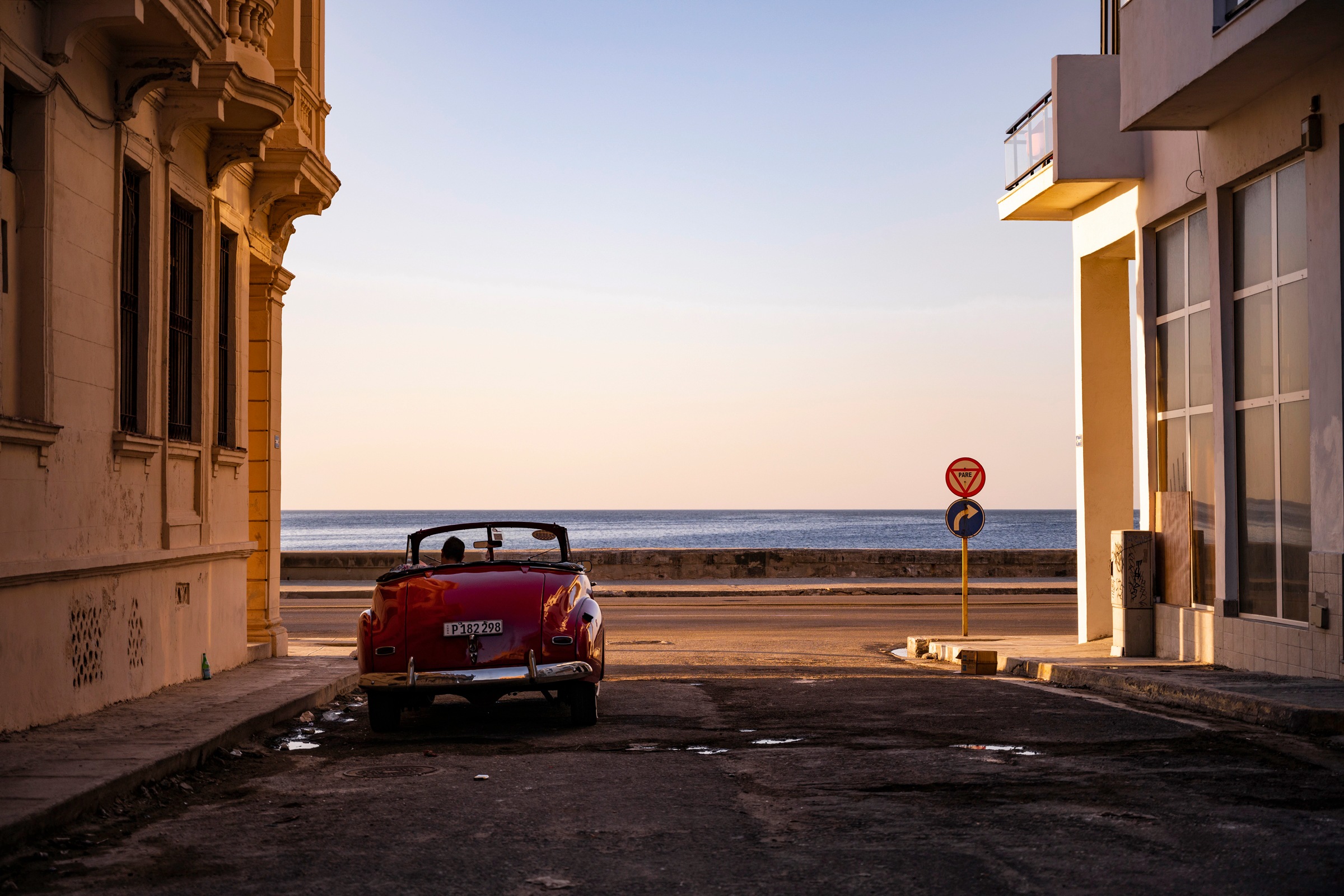 Papermoon Fototapete »Photo-Art JOHN DEAKIN, DAS SUN SET - HAVANNA«