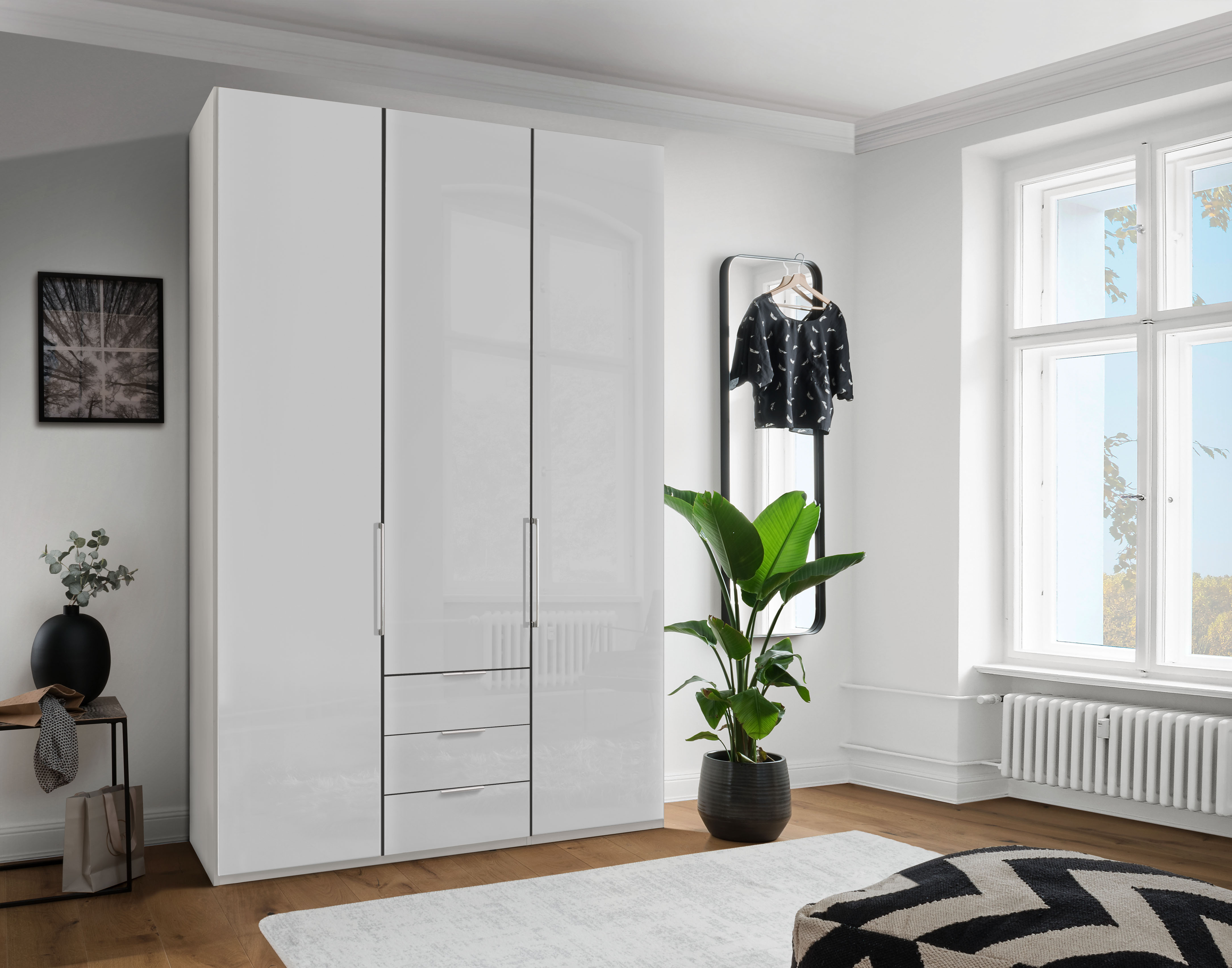 WIEMANN Kleiderschrank "Monaco" mit Glasfront sowie hochwertigen Beschlägen inkl. Dämpfung