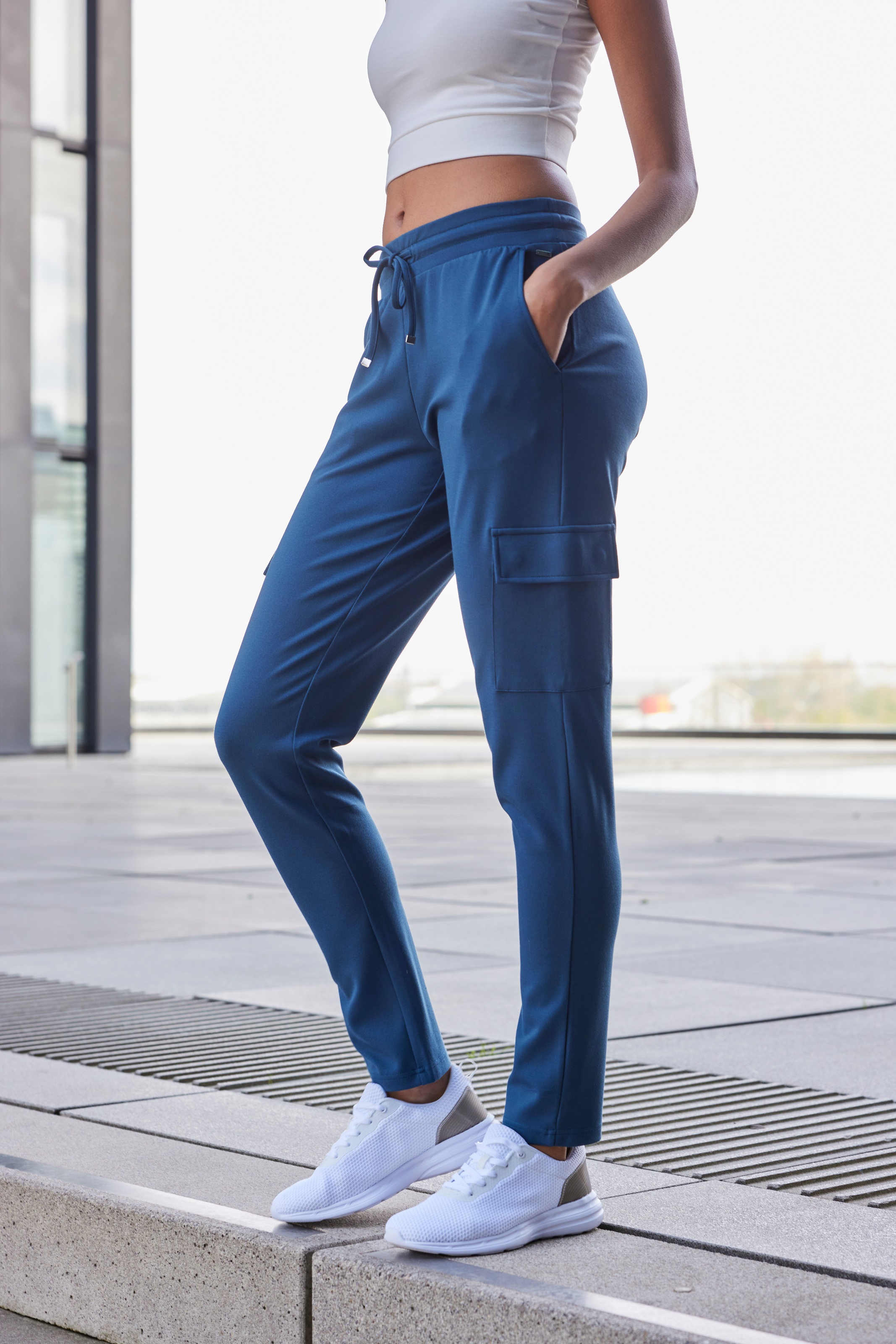 LASCANA Cargohose, in weich fließendem Material, Loungewear