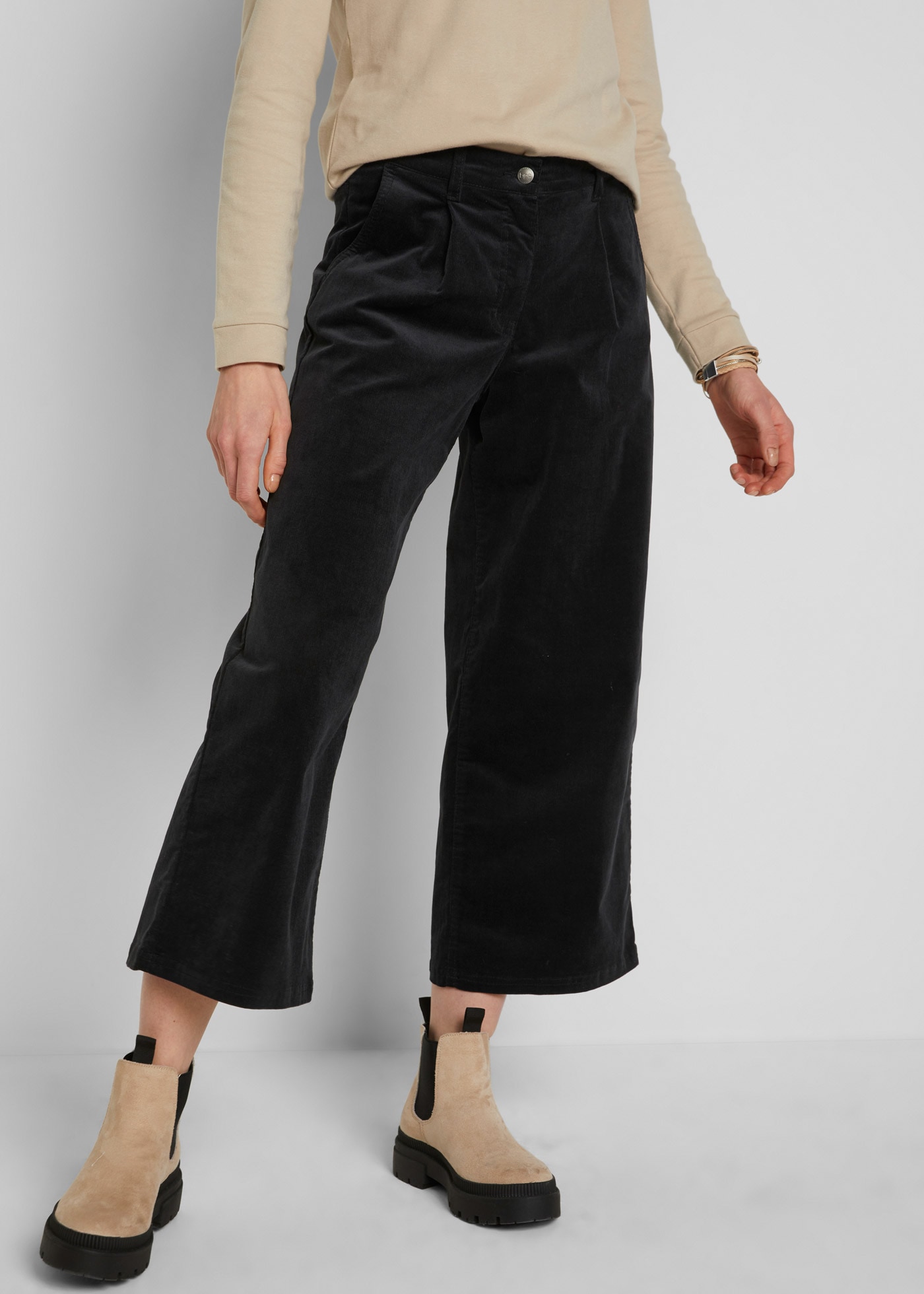 bonprix Cordhose "Weite Stretchcord-Culotte mit High-Waist-Bequembund, 7/8-Länge" Culotte aus Stretchcord, lockere Passform, hoher Bund, 7/8-Länge