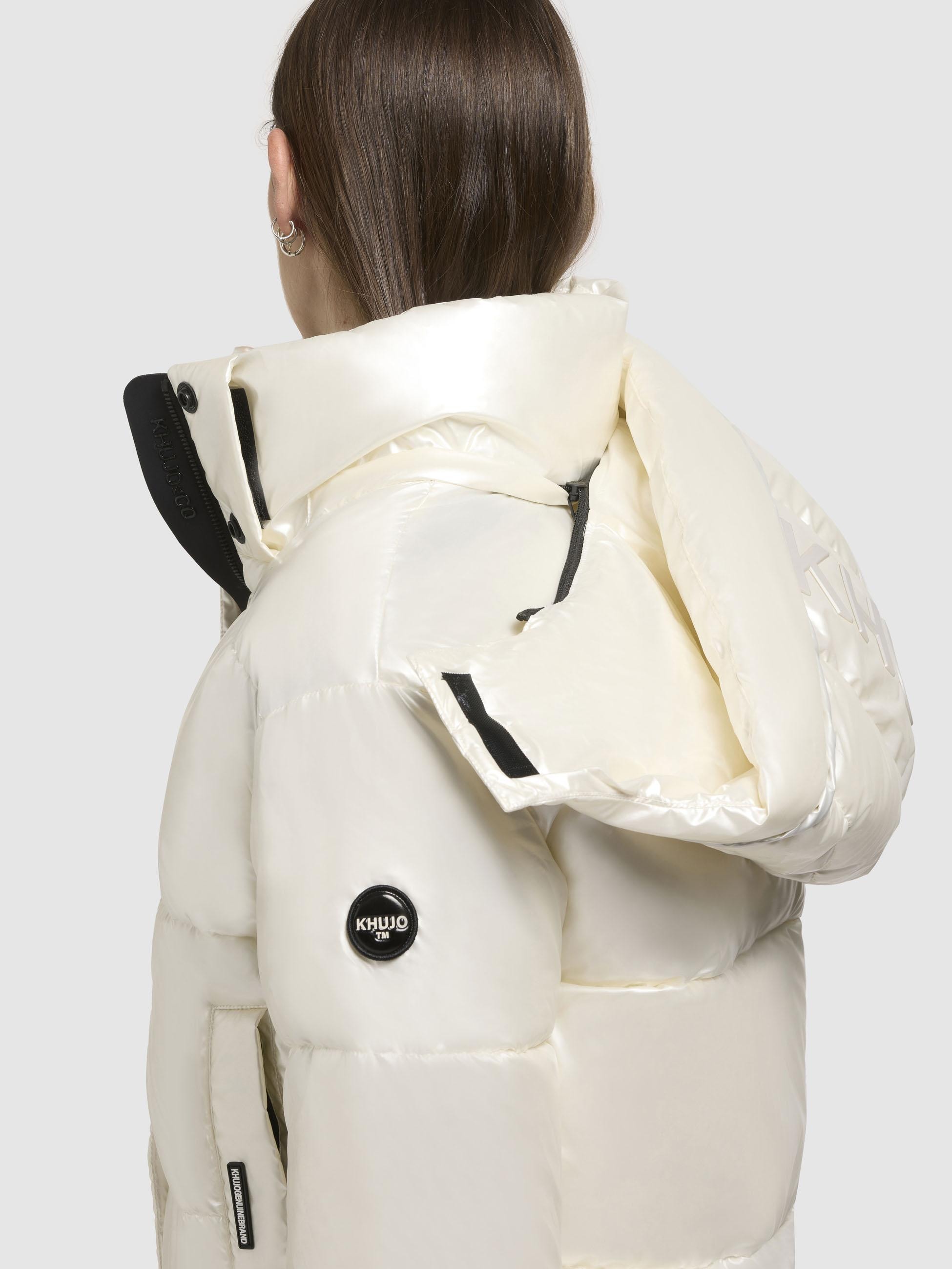 khujo Steppjacke »Devina Shiny-YM«, mit Kapuze, Glänzende kurze Winterjacke für Damen