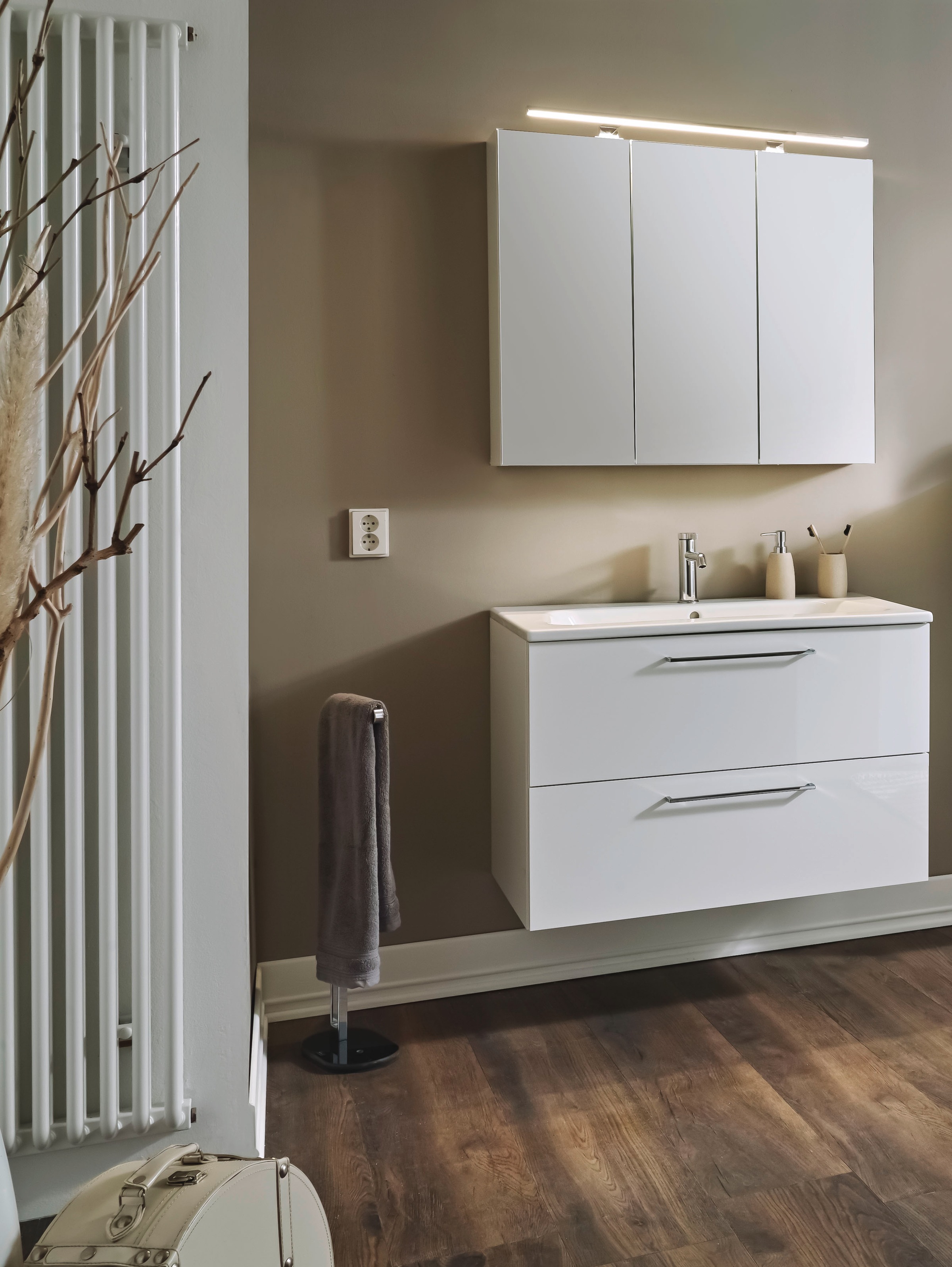 Nolte SPA Badmöbel-Set »Lux - Badmöbel-Set« Komplett-Set, Spiegelschrank, Keramikbecken, Waschtisch 2 Auszüge, LED, erw., li/re, 3 Stk. tlg.