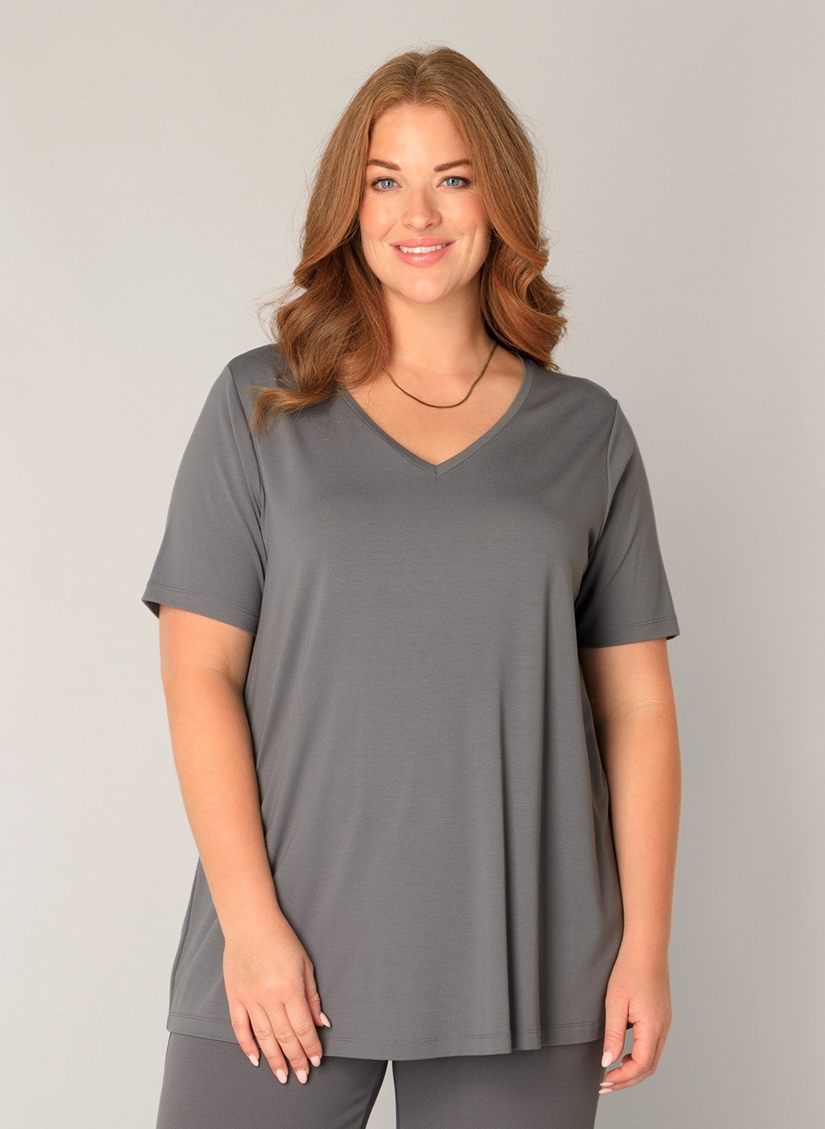 Base Level Curvy T-Shirt "Alba", mit V-Ausschnitt günstig online kaufen