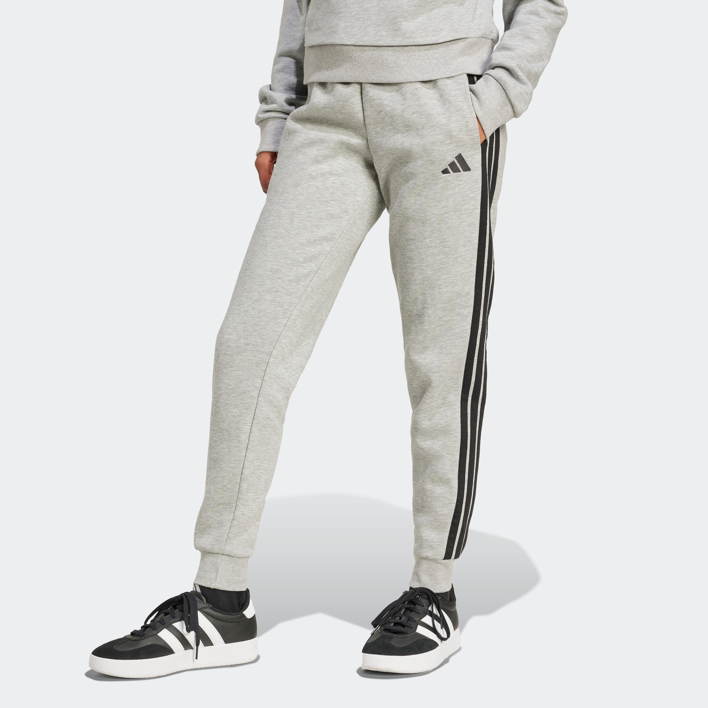 adidas Sportswear Sporthose "ESSENTIALS 3-STREIFEN, SCHMAL GESCHNITTEN" schmal geschnitten, für vielseitige Aktivitäten, aus Baumwollmix