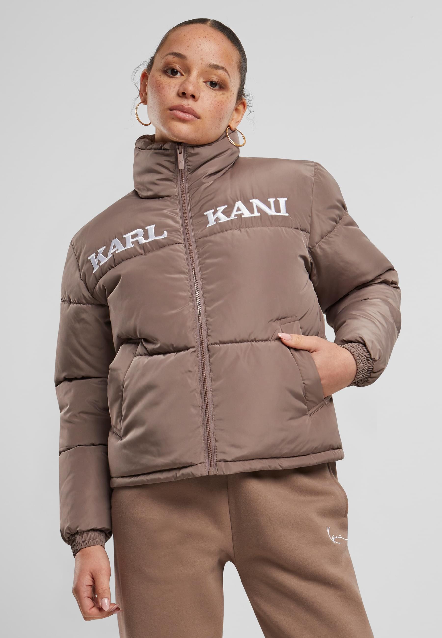 Karl Kani Winterjacke »Karl Kani Karl Kani Retro Essential Puffer Jacket«, (1 St.), ohne Kapuze