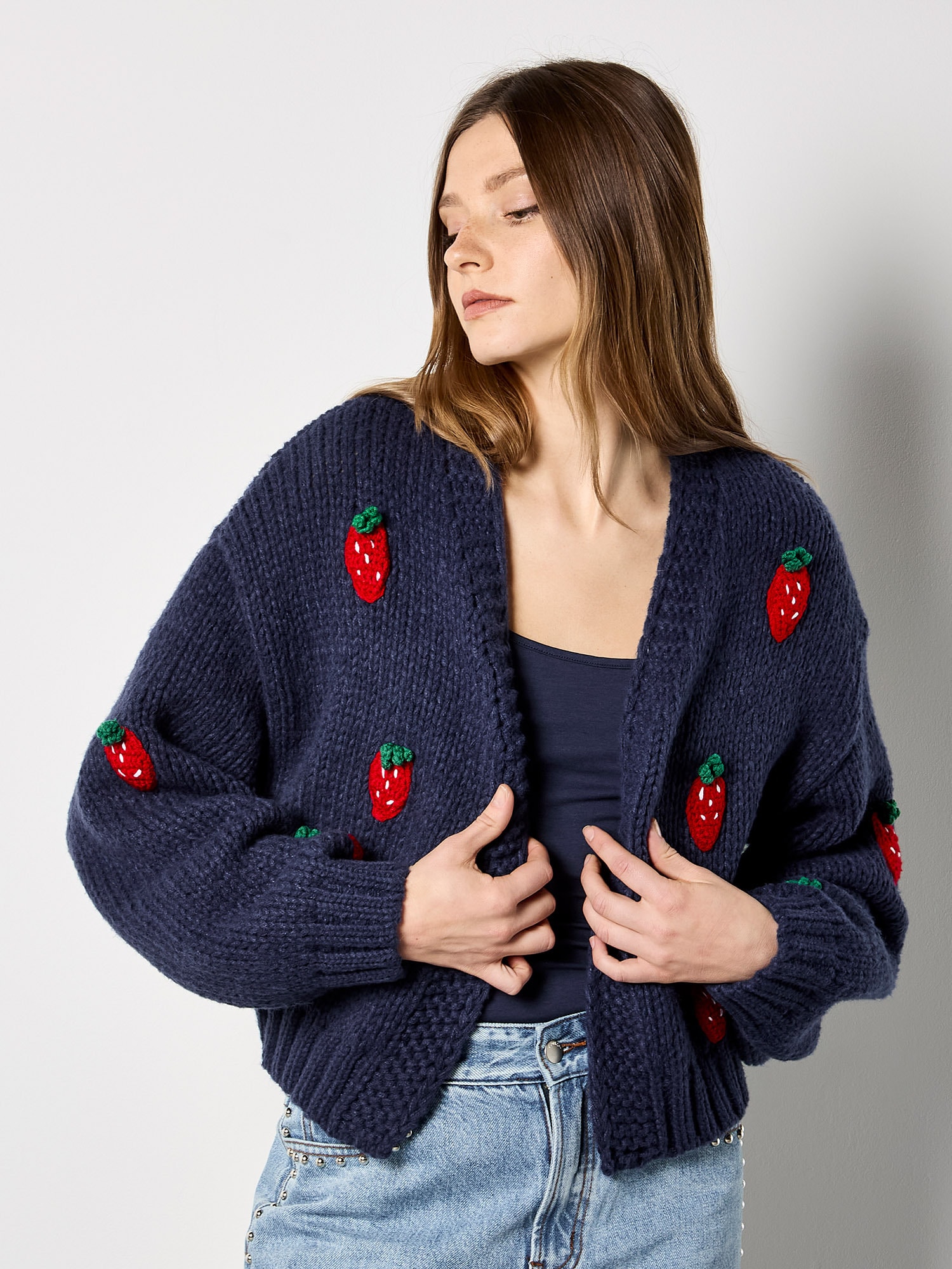 Apricot Cardigan "Grobe Strickjacke" mit Erdbeerstickerei