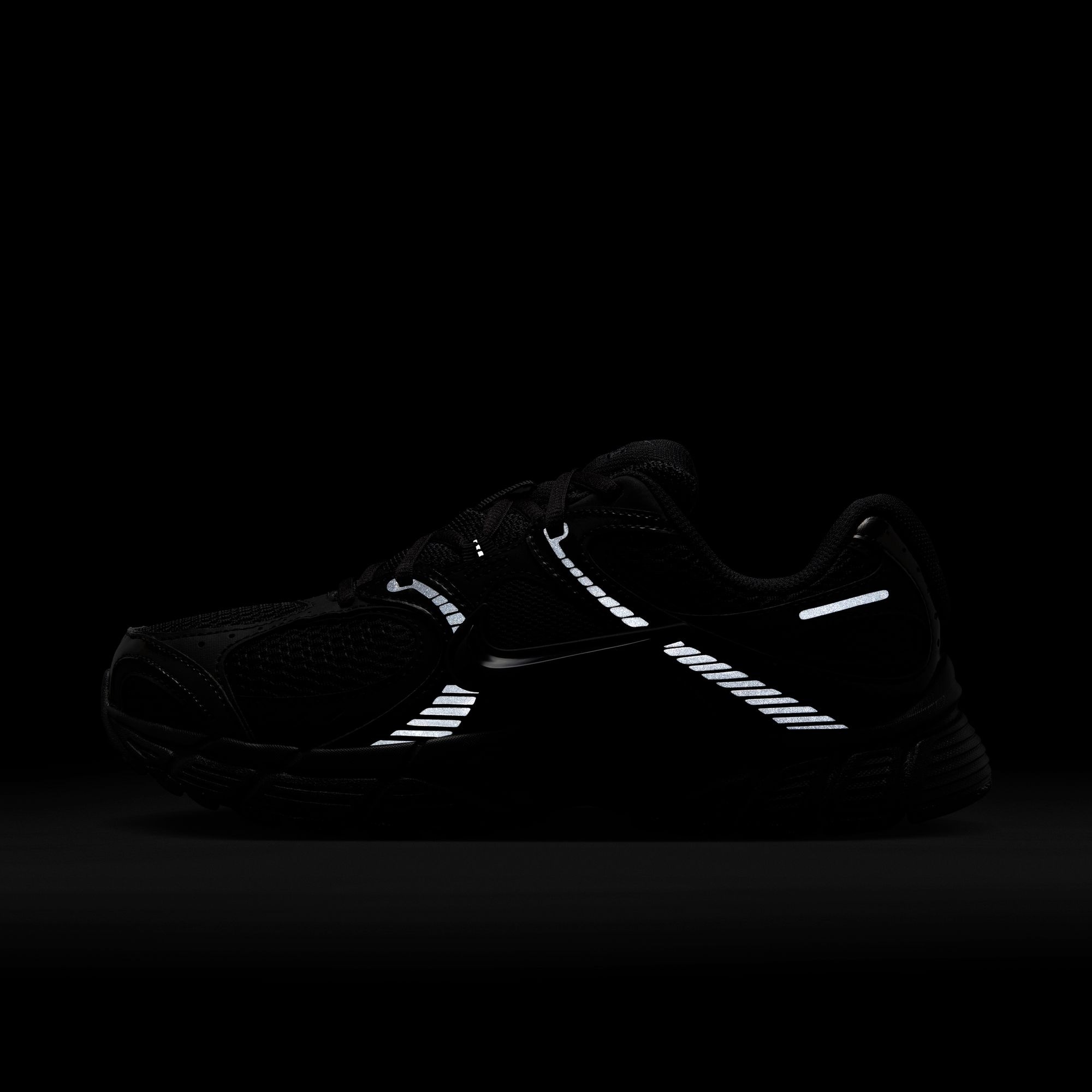 Nike Sportswear »W NIKE V5 RNR«  inspiriert vom Design des Y2K Nike Vomero 5