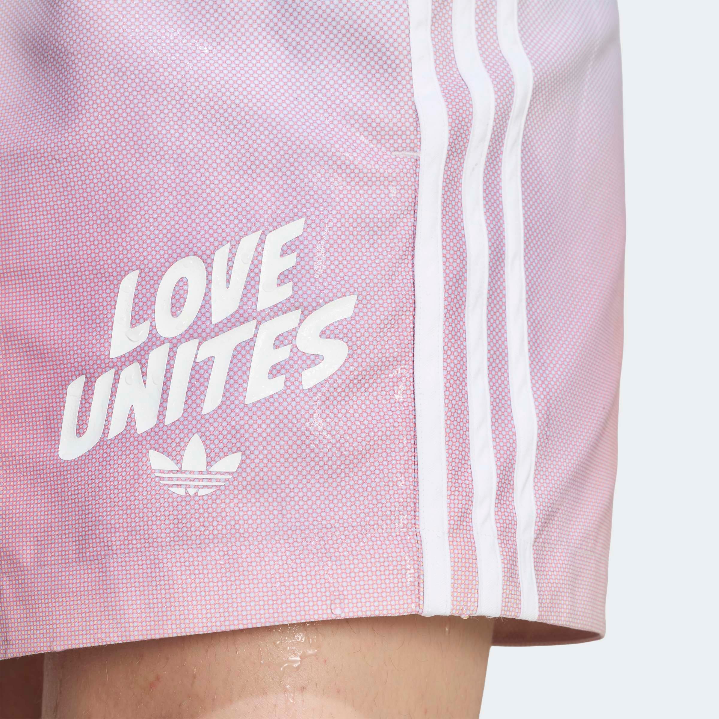 adidas Originals Shorts »PRIDE AOP«  für Schwimmen und Sportmode, ohne Verschluss, normal-weite Passform