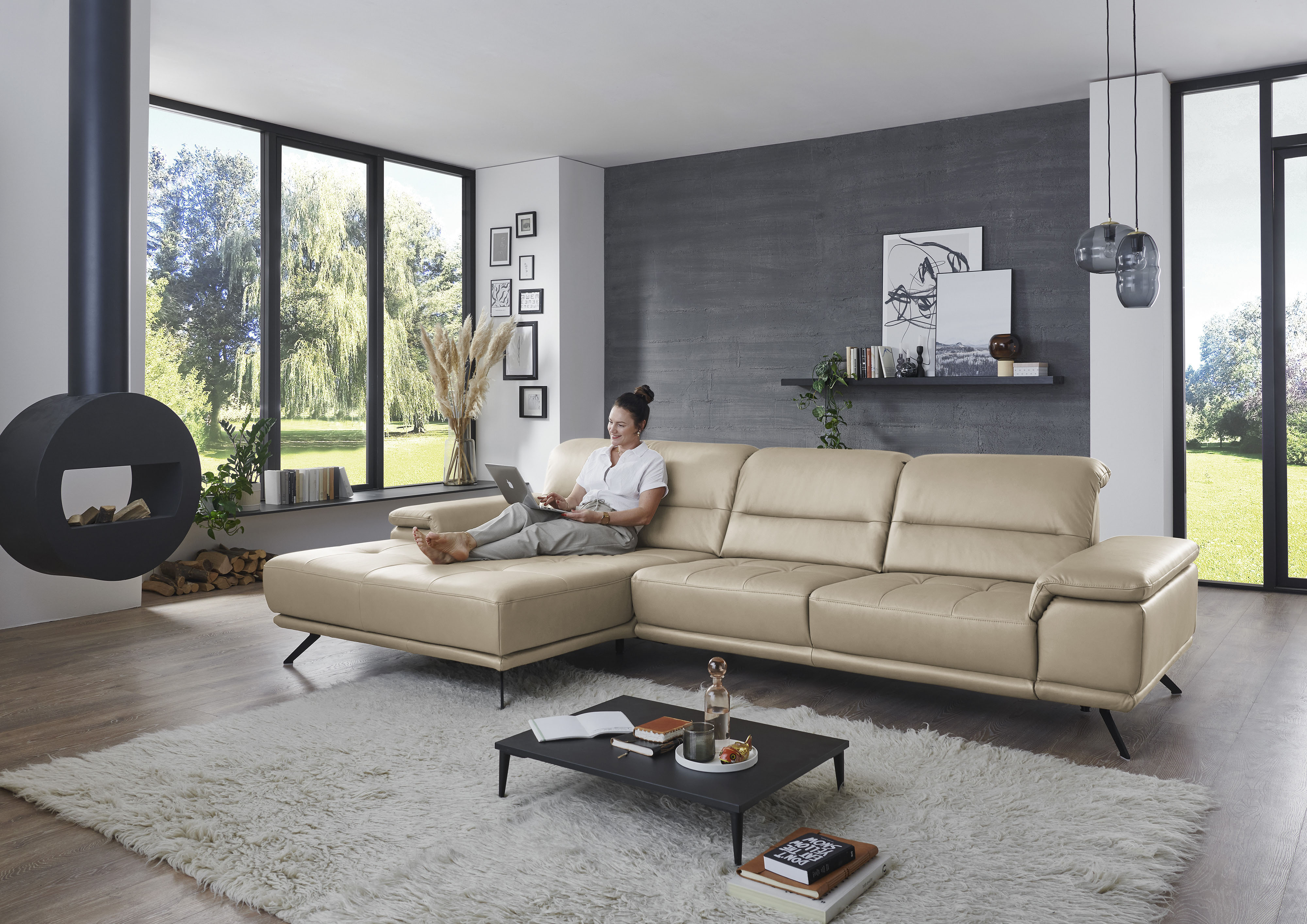 Die PlanBar Ecksofa "PN-EM19074, L-Form, Breite 343 cm" inkl. Sitztiefen- und Kopfteilverstellung