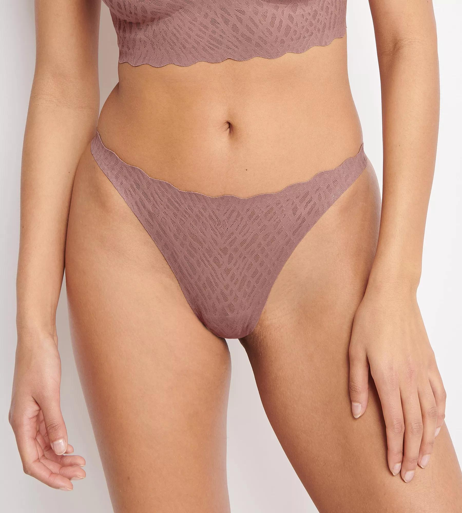sloggi String "ZERO Feel Bliss" Stretch-Spitze, Grafikdesign, gewellter Bund, glatte Optik