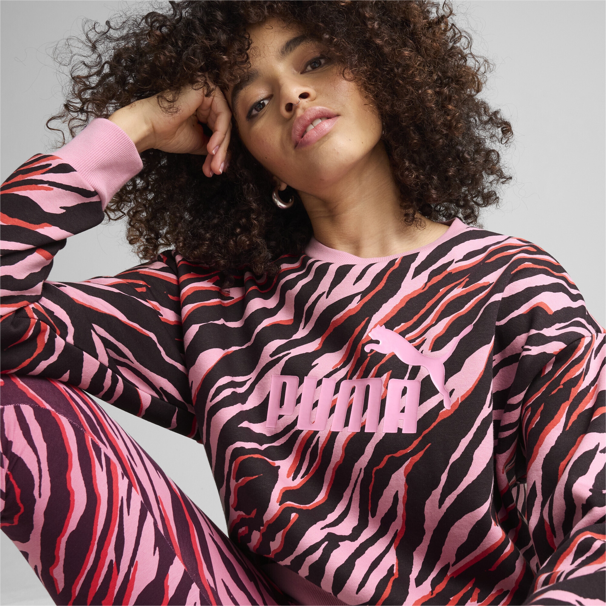 PUMA Sweatshirt »ESS+ ANIMAL Graphic Rundhalsshirt Damen«