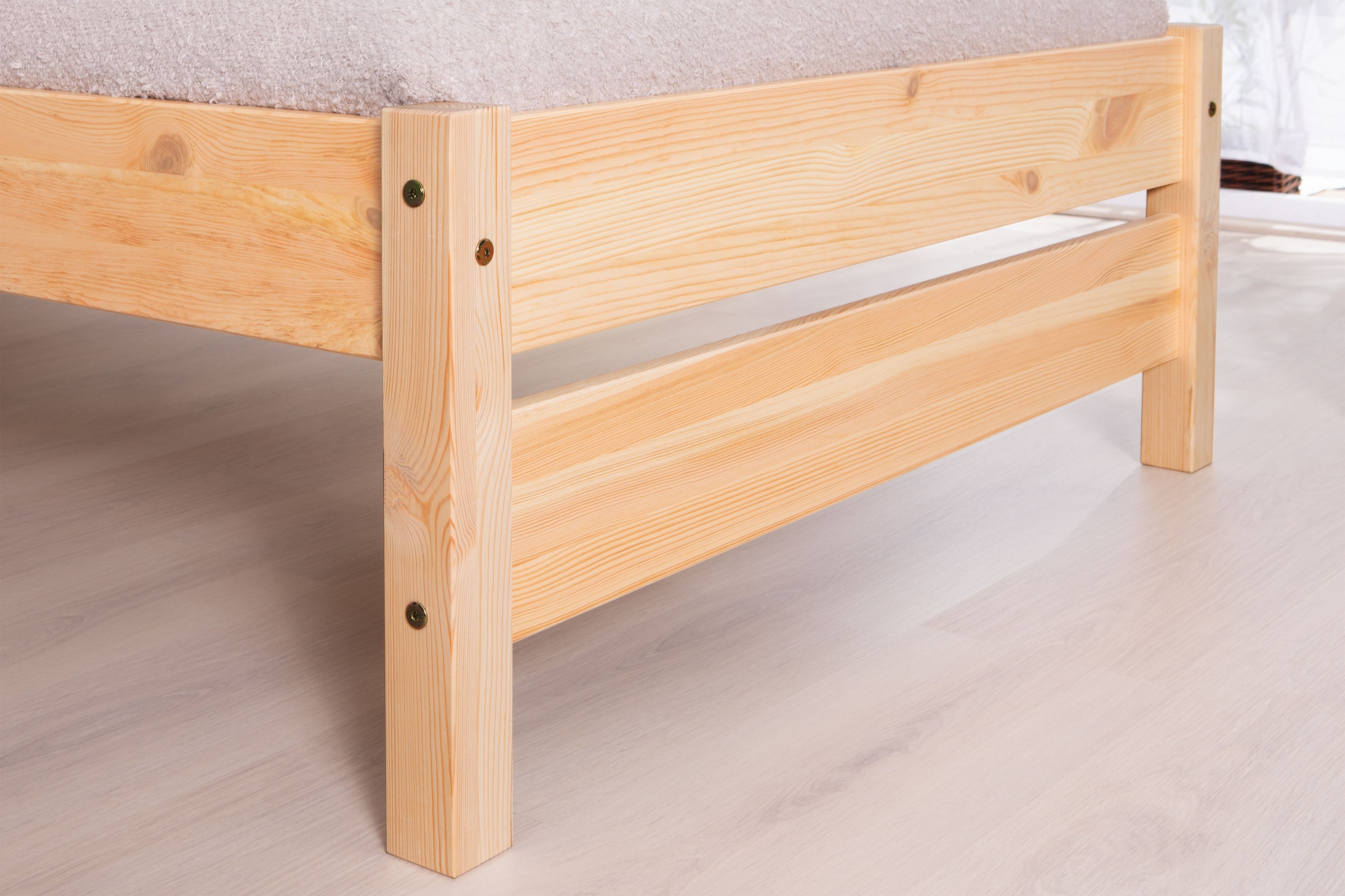 Ticaa Massivholzbett »Bora«, ideal fürs Kinder- und Jugendzimmer, inklusive Rollrost