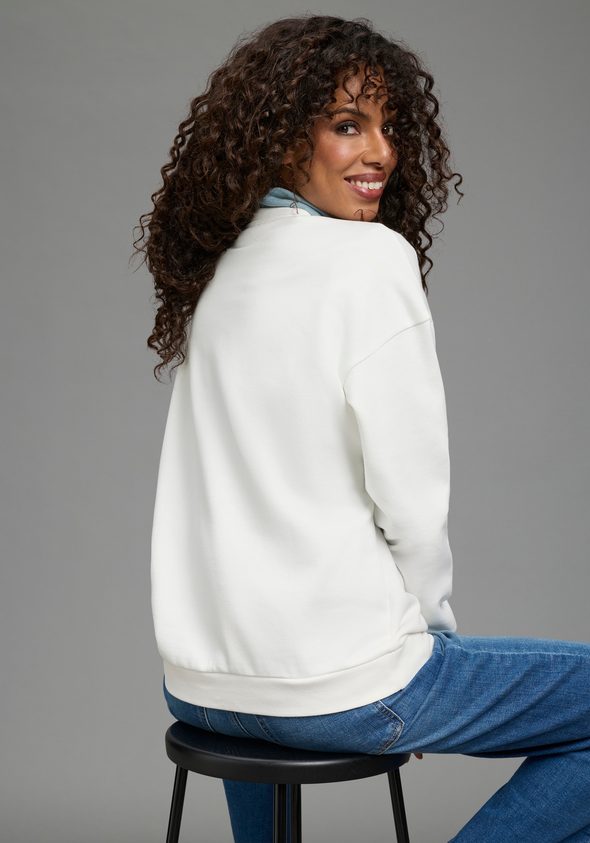 Laura Scott Sweatshirt , mi hochwertiger Applikation in modischen Pastell -Tönen
