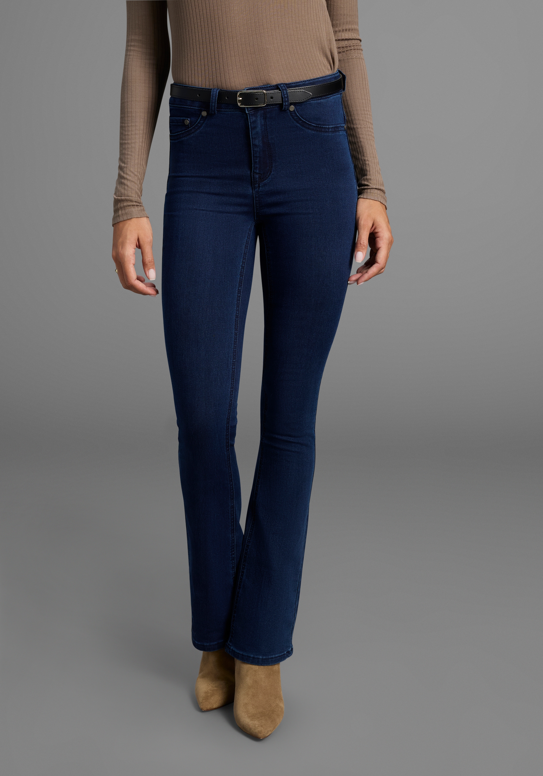 Arizona Bootcut-Jeans "Ultra Stretch", ausgestellte Beinform, Used-Waschung günstig online kaufen