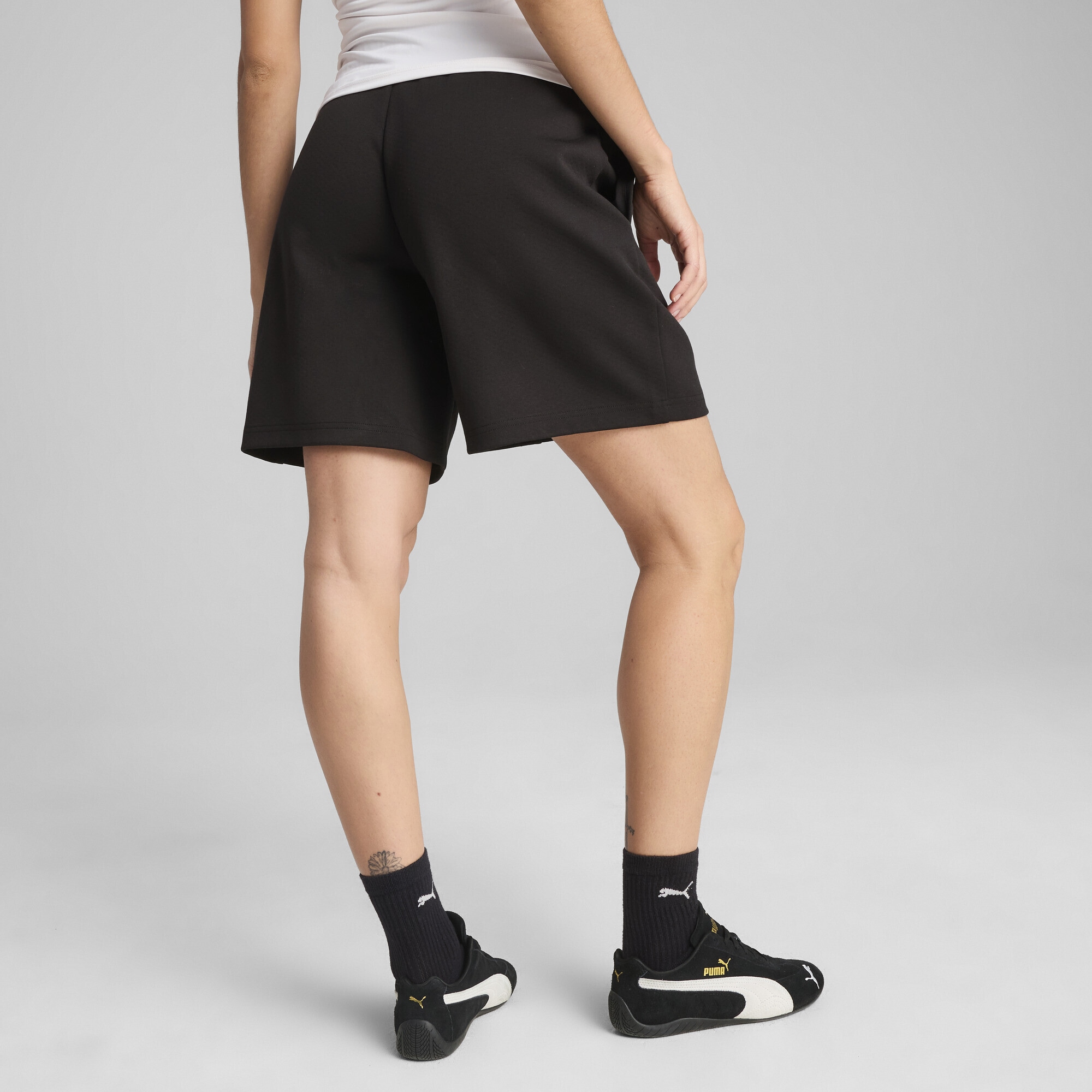 PUMA Sporthose »WARDROBE ESS Lange Relaxed Fit 8" Shorts Damen«