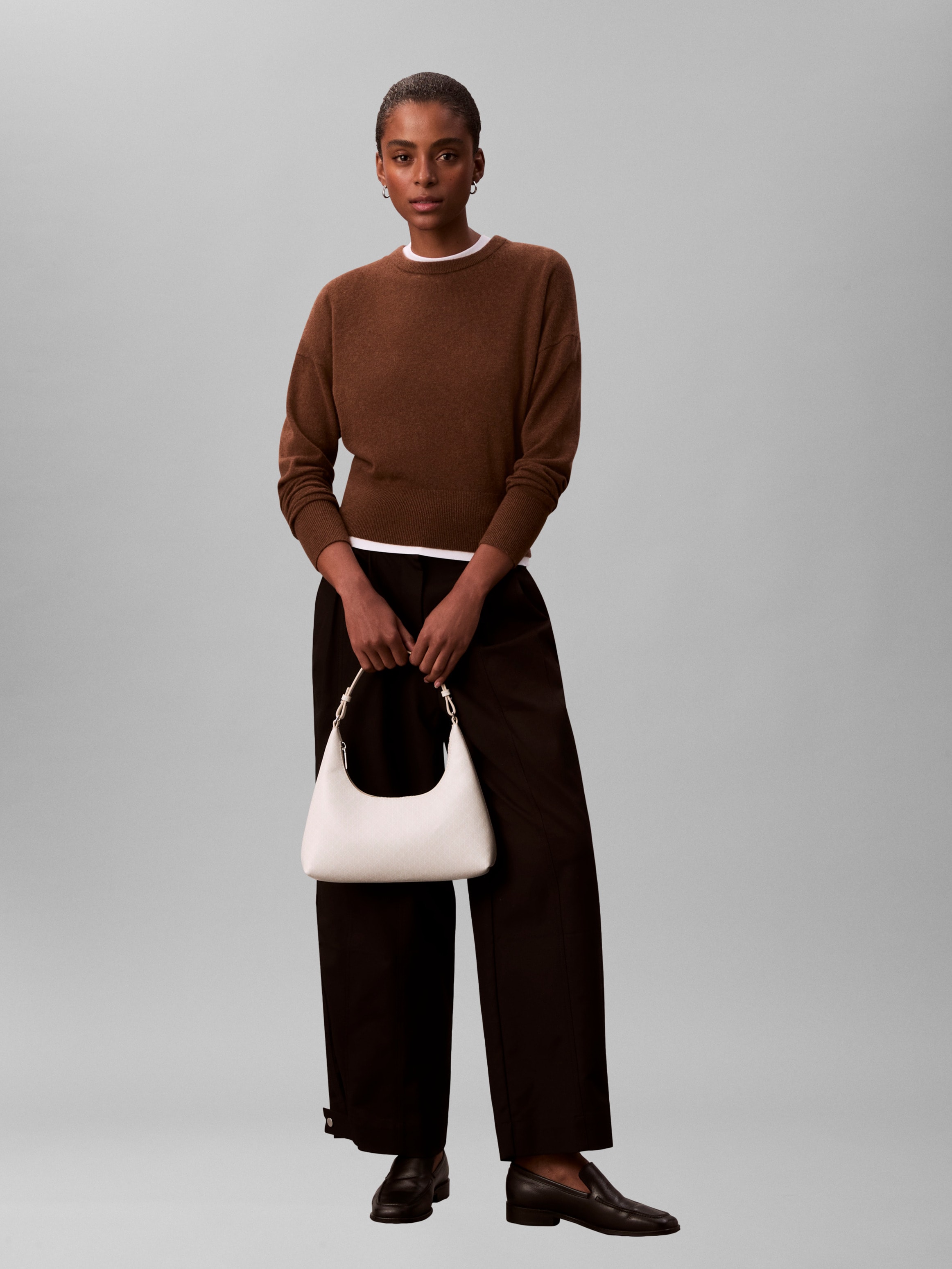 Calvin Klein Schultertasche »AOP SHOULDER BAG« Henkeltasche, Handtasche, Umhängetasche mit CK-Monogramm-Print