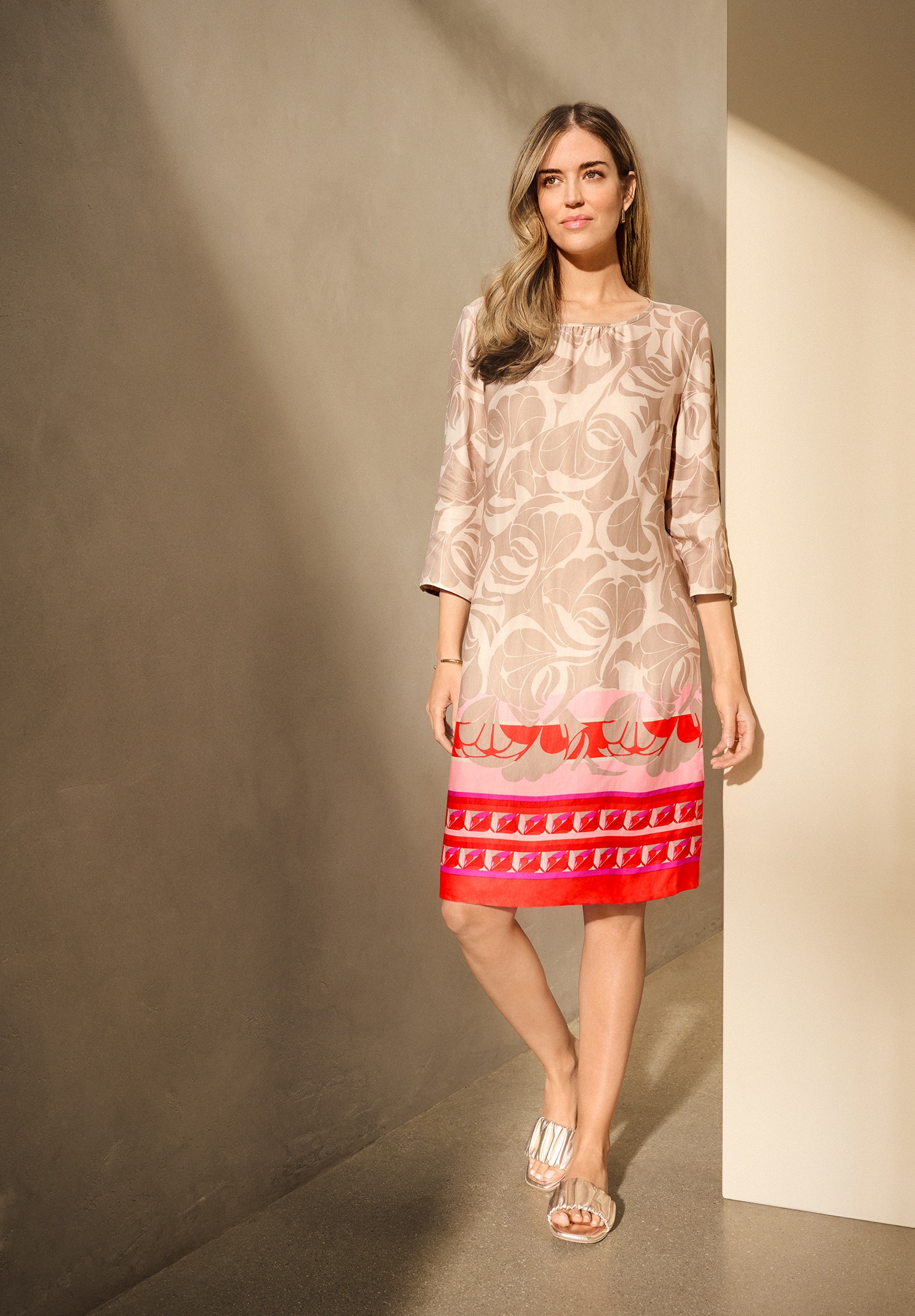 Betty Barclay Sommerkleid »Betty Barclay Sommerkleid mit Rundhalsausschnitt«, Form