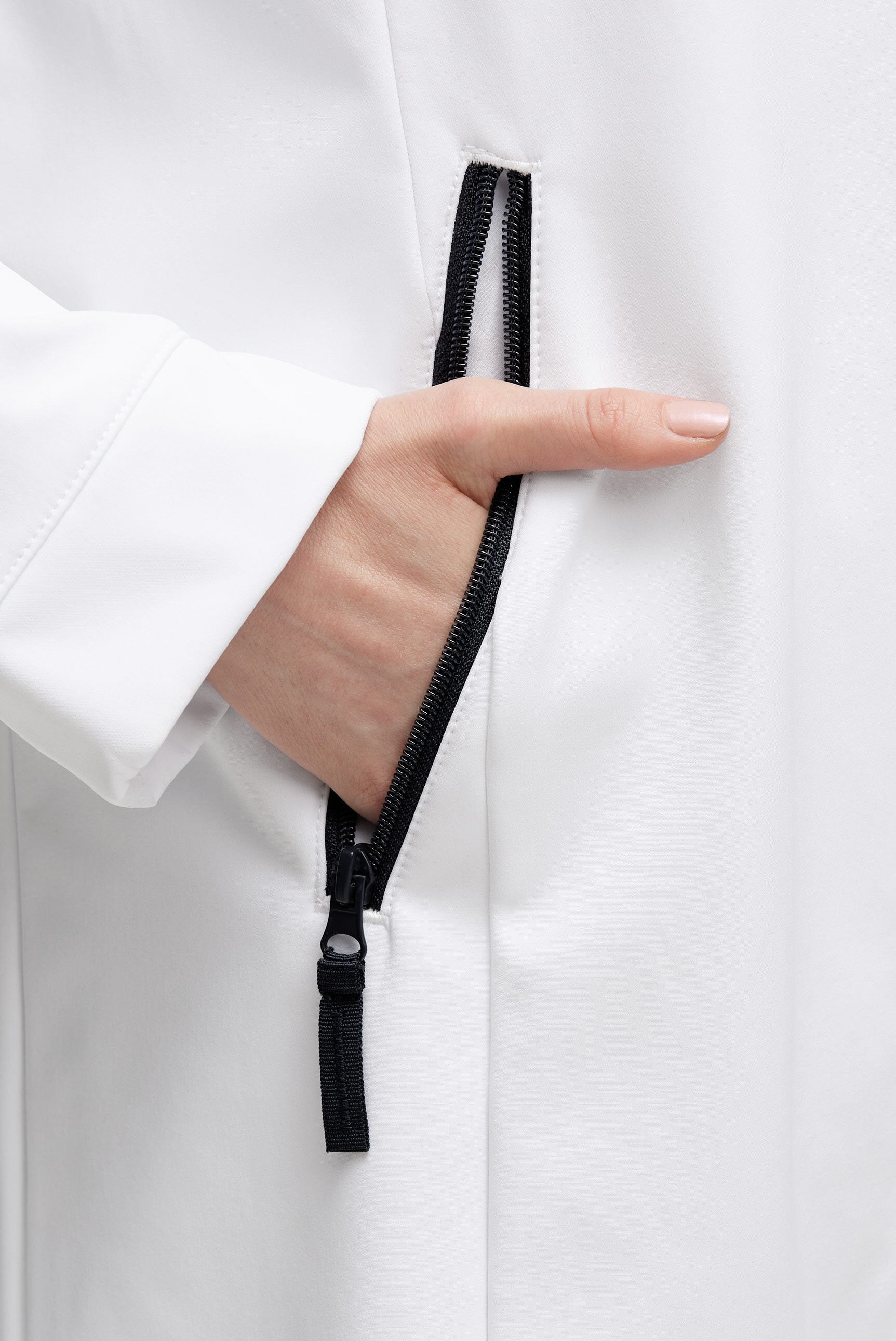 SOCCX Softshelljacke mit Kapuze mit seitlichen Reißverschlusstaschen