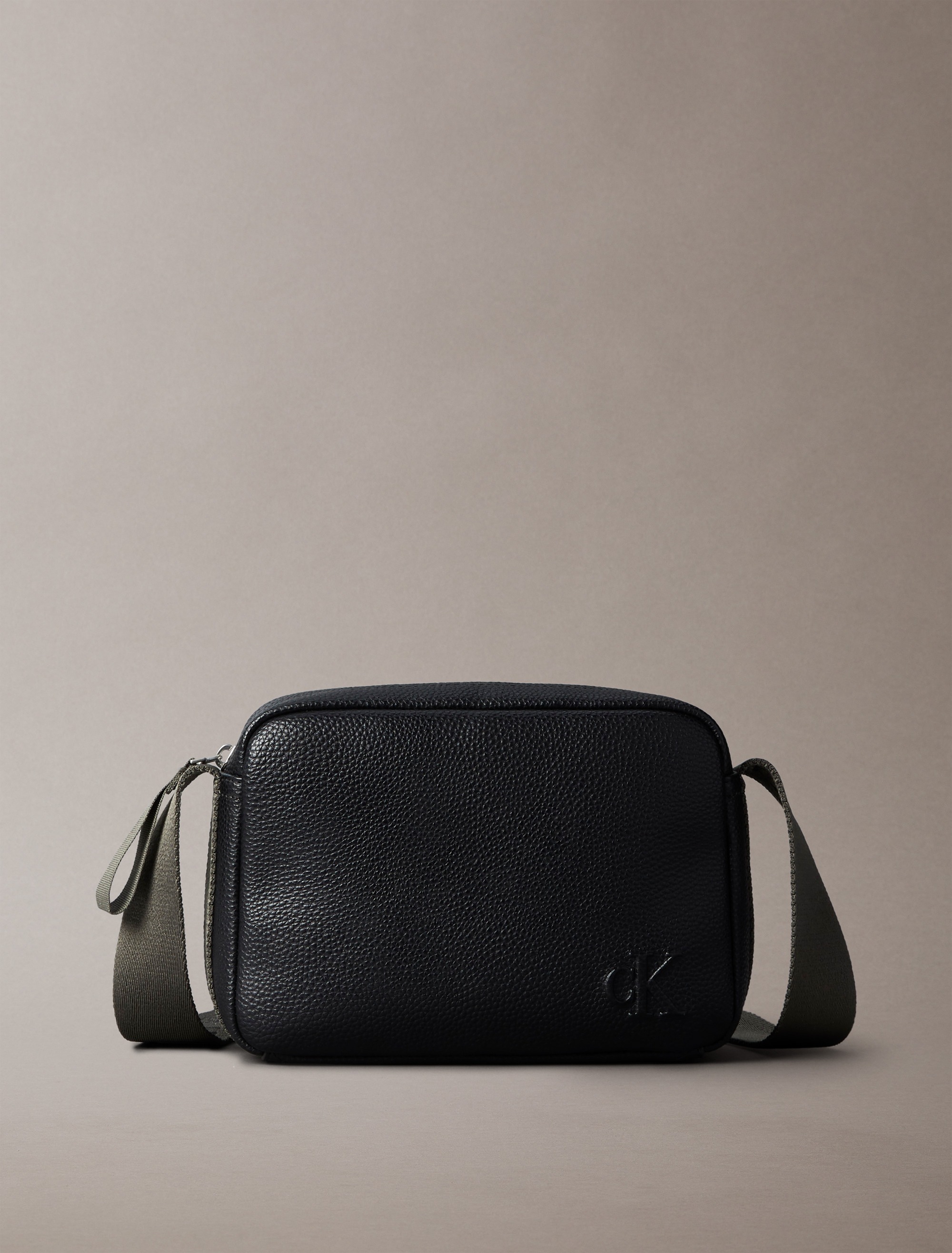Calvin Klein Jeans Umhängetasche »CARGO CAMERA BAG«, kleine Schultertasche, Herren-Tasche, Mini Bag mit Reißverschluss
