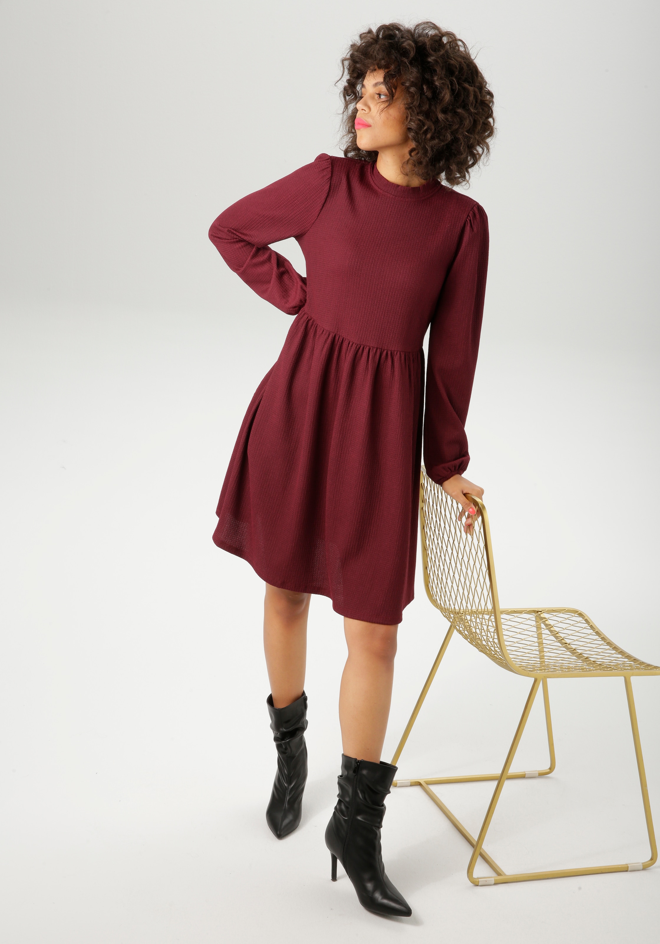 Aniston CASUAL Jerseykleid, aus strukturierter, elastischer Crepé-Qualität - NEUE KOLLEKTION
