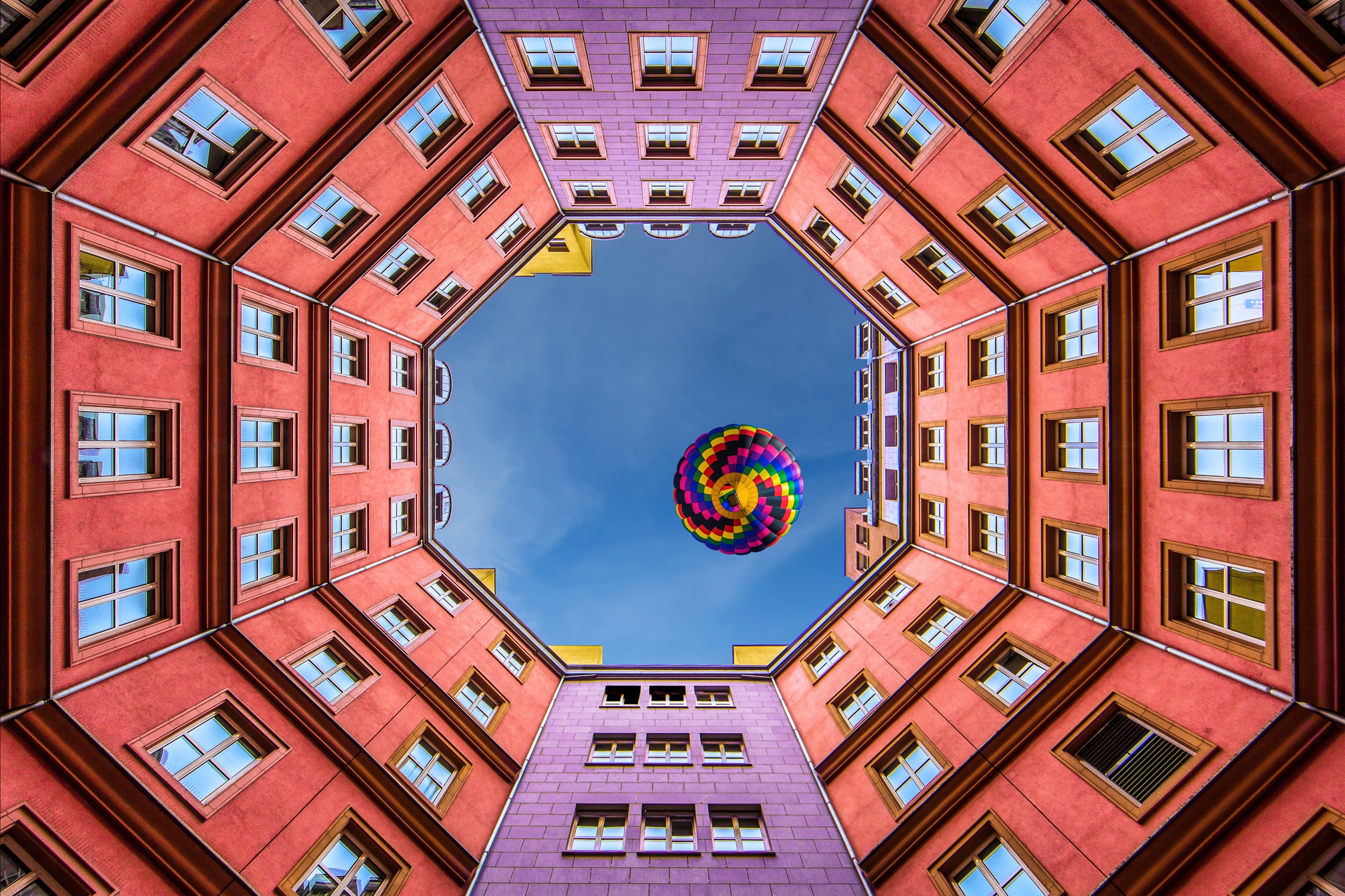 Papermoon Fototapete "Photo-Art RENEE DOYLE, FORMEN INNENHOF"