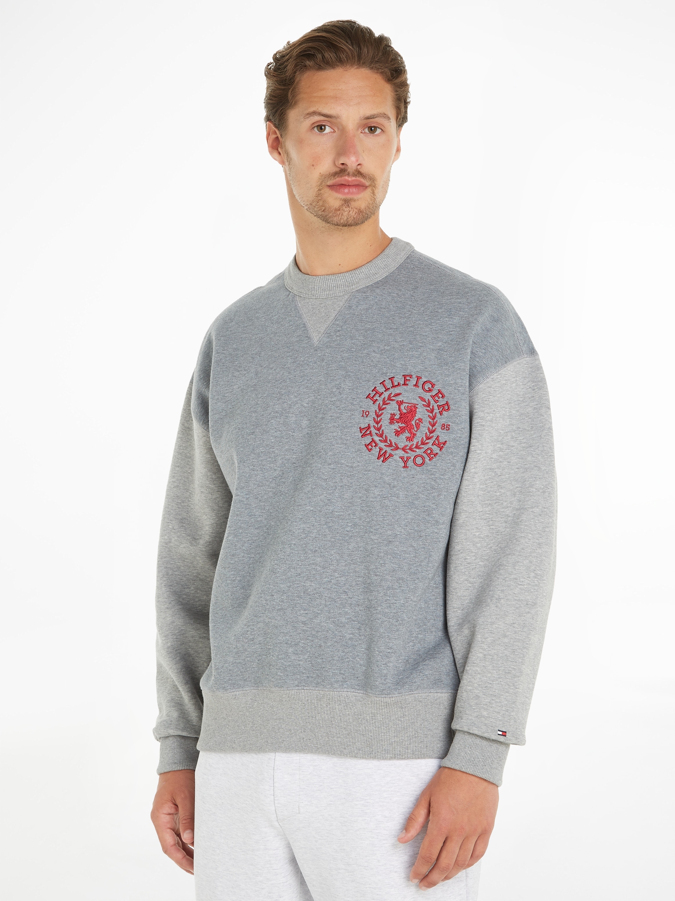 Tommy Hilfiger Sweatshirt "SMALL CREST CREWNECK", mit Logo-Stickerei auf de günstig online kaufen