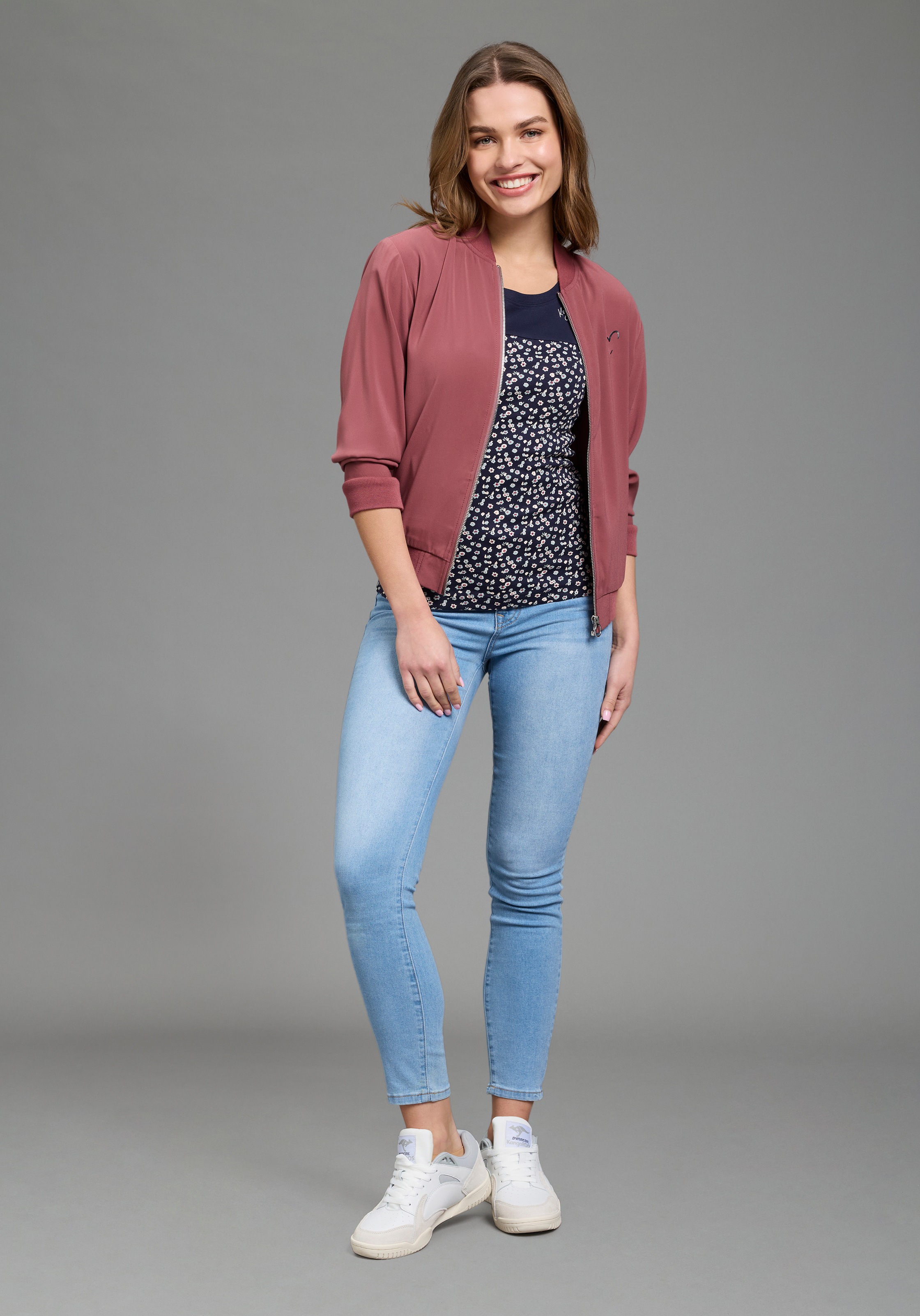 KangaROOS T-Shirt Kurzarm,  sehr figurbetonte Passform,  aus Baumwolle