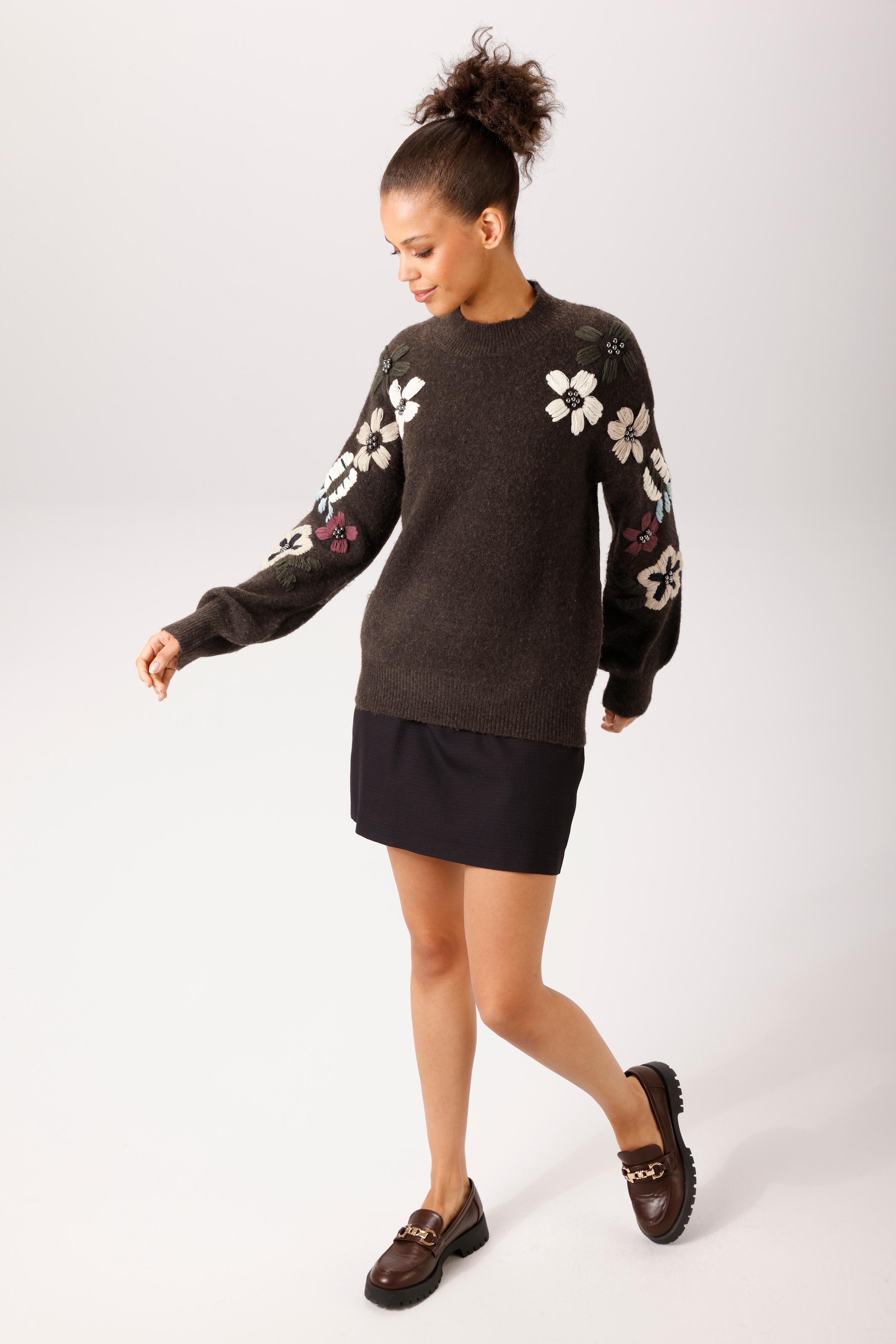 Aniston CASUAL Strickpullover mit handbestickten Blüten und Zierperlen - NEUE KOLLEKTION