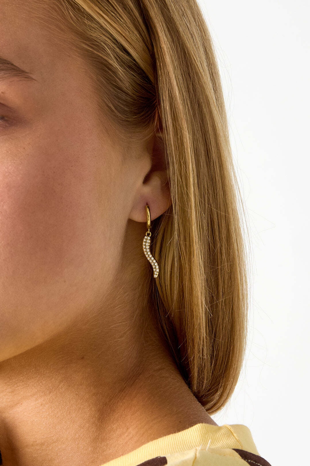 Adelia´s Paar Ohrhänger »Ohrringe Ohrhänger Schlangenmotiv Edelstahl Strass« Stylisch durch geschwungene Schlangenanhänger mit Strassbesatz