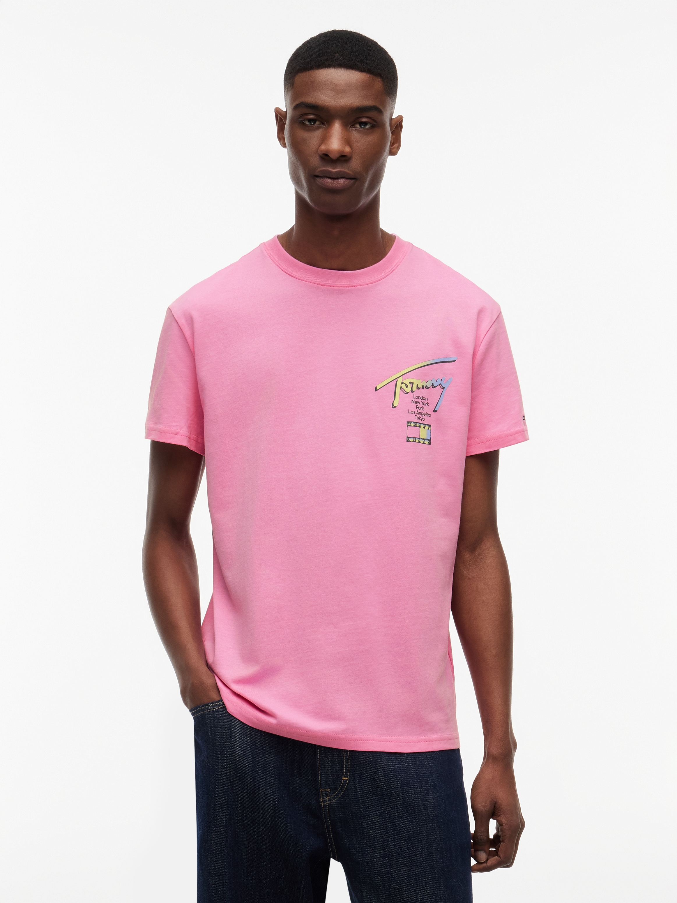 Tommy Jeans T-Shirt "TJM REGULAR CITY SIGNATURE" mit Tommy-Signatur-Logo auf dem Rücken