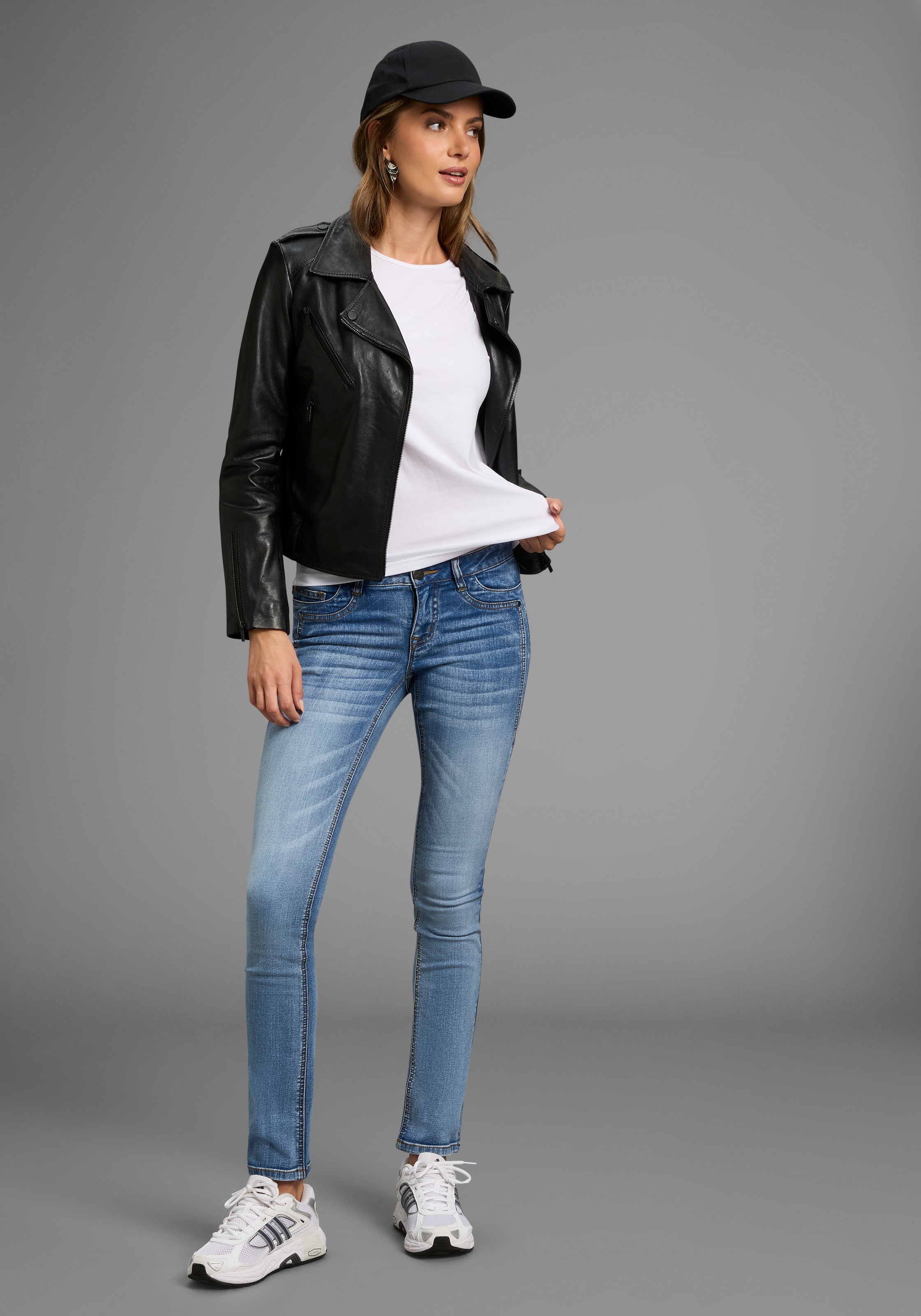 Arizona Comfort-fit-Jeans »mit Keileinsätzen«, niedrige Leibhöhe