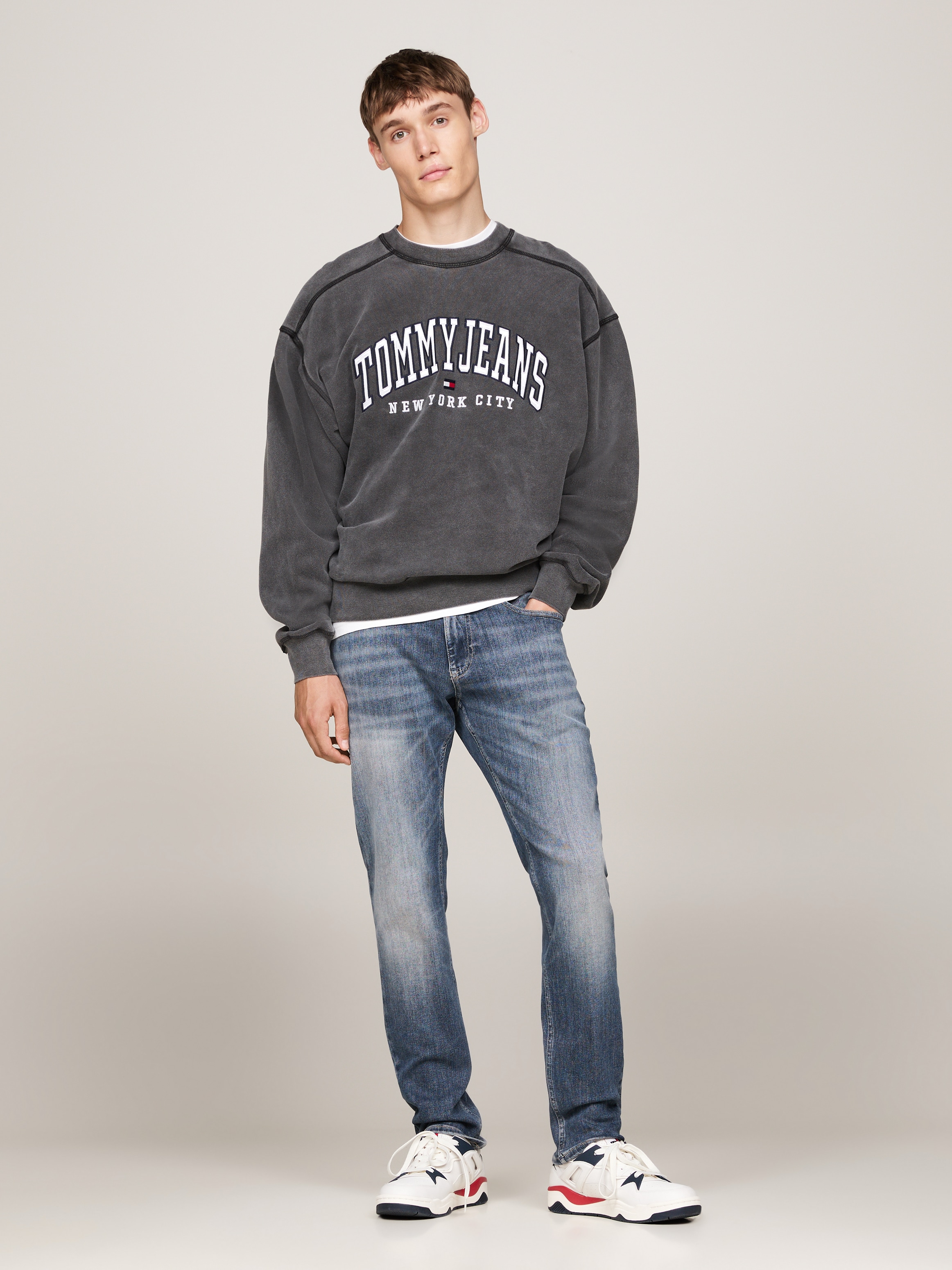 Tommy Jeans Slim-fit-Jeans »SCANTON SLIM«, mit Logoprägung