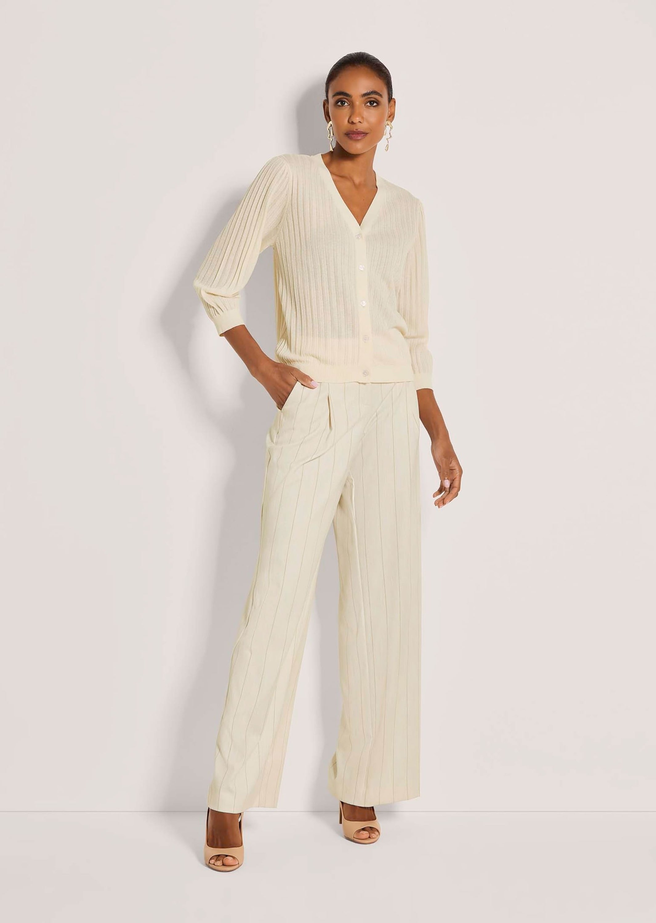 MADELEINE Strickjacke »Strickjacke Eleganter Feinstrick-Cardigan mit Plissee«