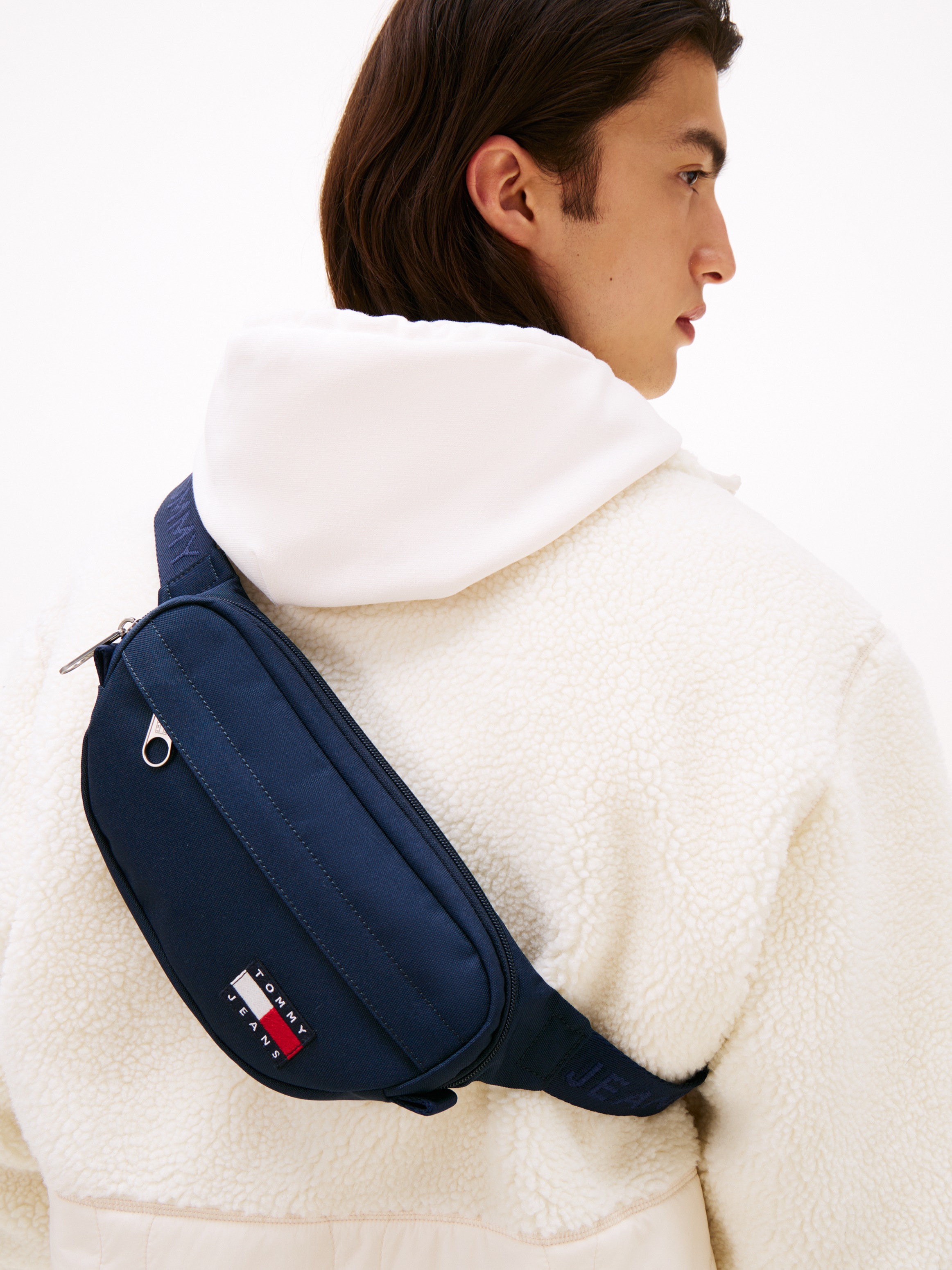 Tommy Jeans Gürteltasche »TJM ESS DAILY BUMBAG«, Men Minibag mit aufgenähter Logoflagge