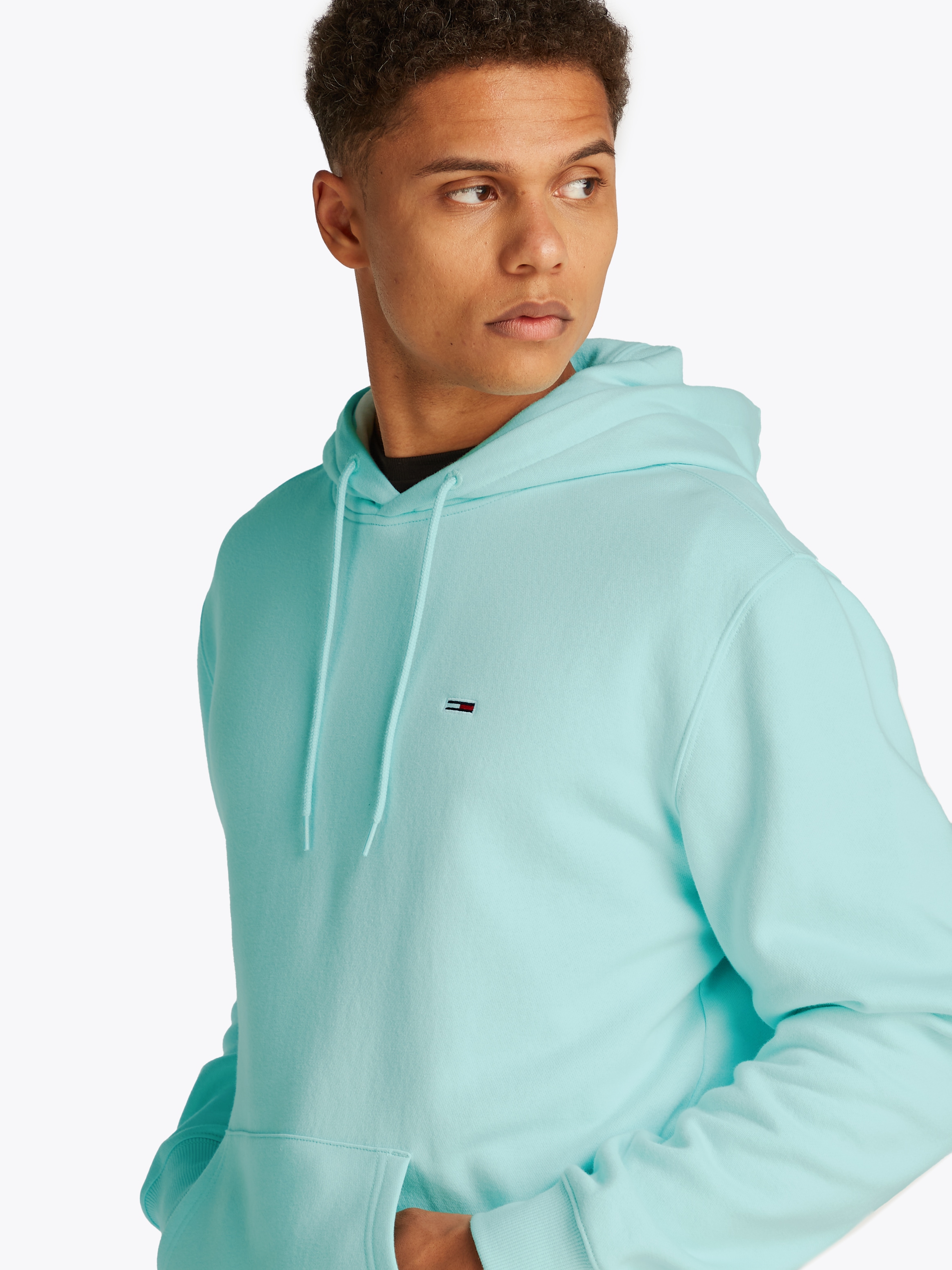 Tommy Jeans Sweatshirt »TJM REG S FLAG HOODIE«, mit bestickten Markenlogo auf Brusthöhe