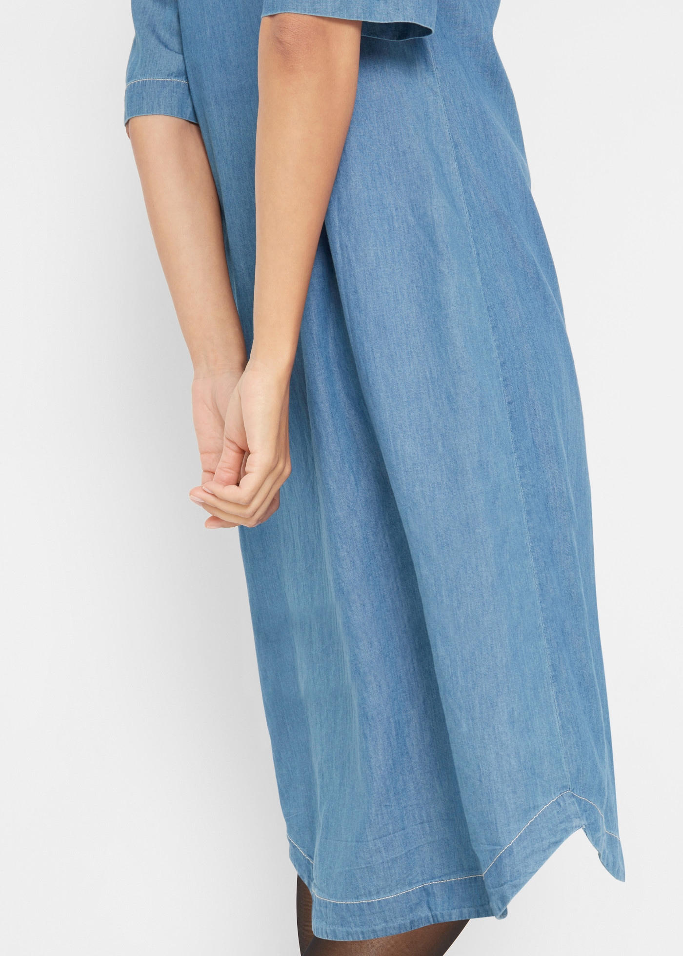 bonprix Jeanskleid aus weichem Jeans-Material, mit Biesen und Knopfleiste am Oberteil