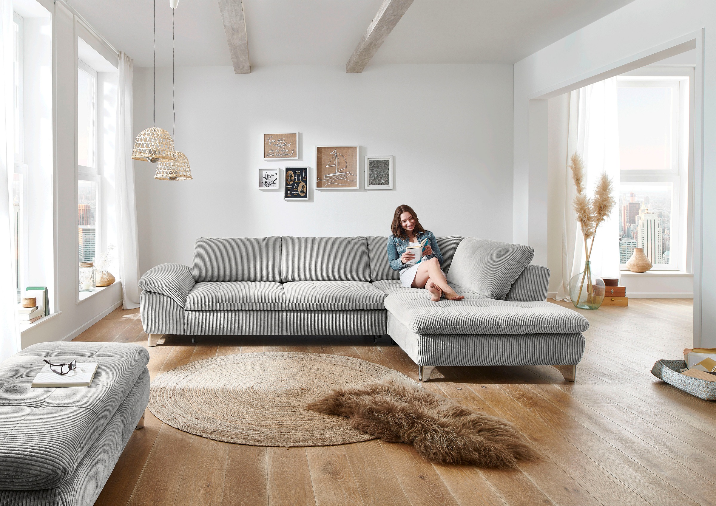 Die PlanBar Ecksofa »MP-IN14007 L-Form«, wahlweise mit Bettfunktion und verstellbaren Kopfstützen, in Cord