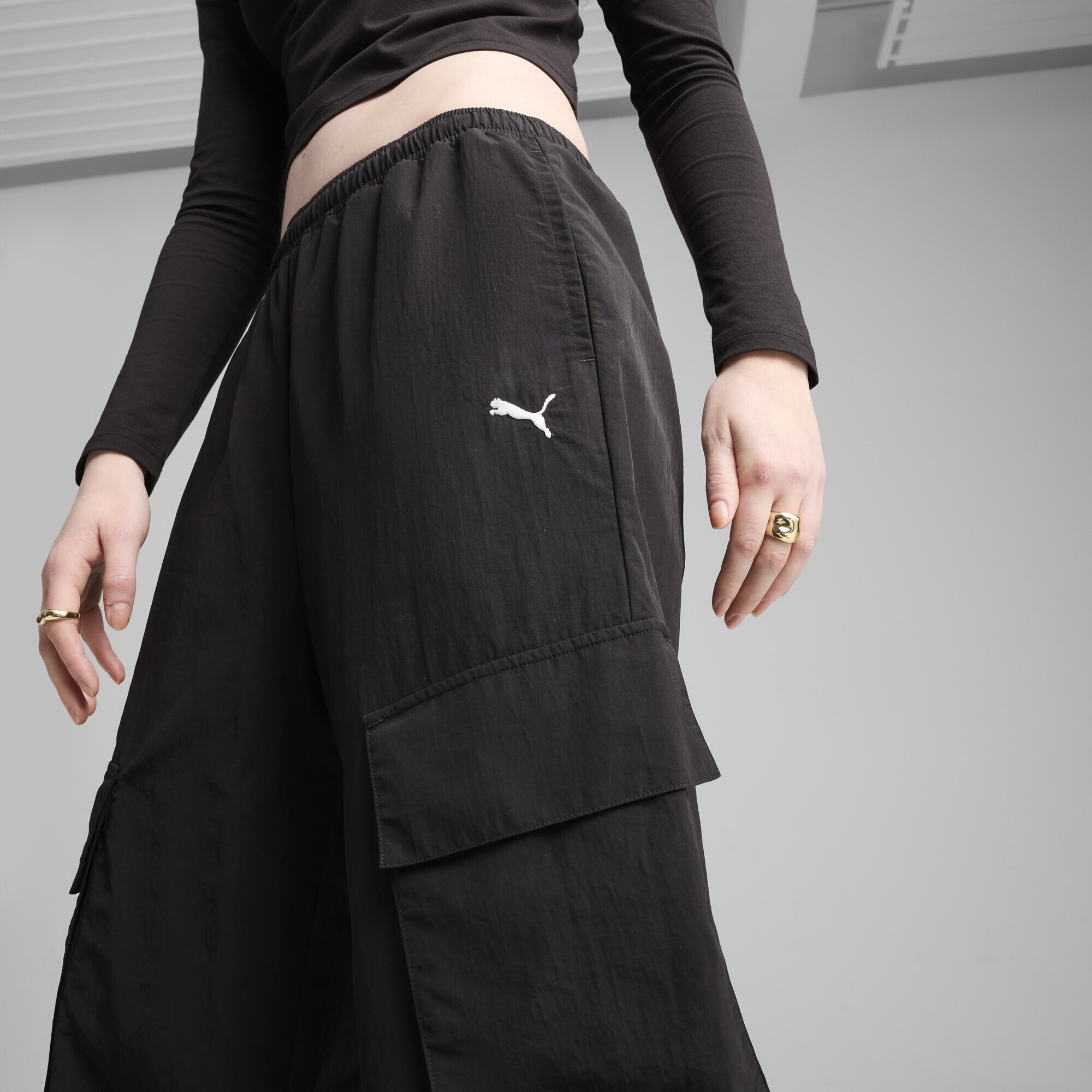 PUMA Sporthose »WARDROBE ESS Cargohose in Relaxed Fit Damen«