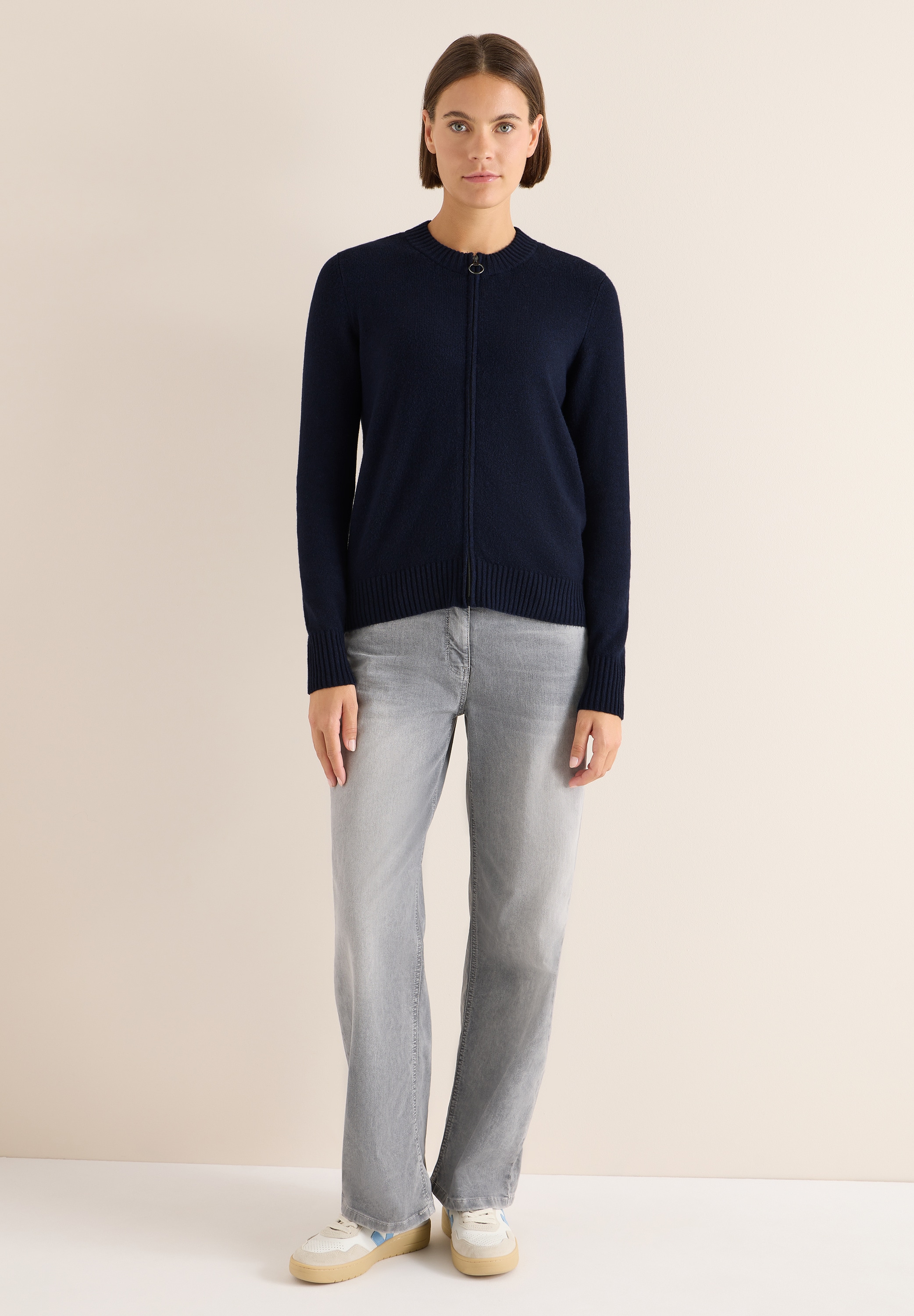 Cecil Cardigan, im angenehmen Materialmix