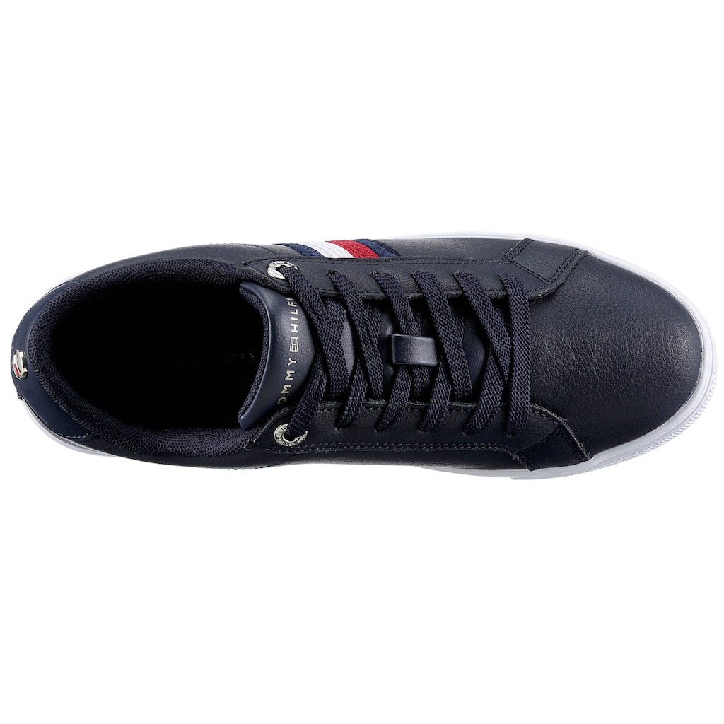 Tommy Hilfiger Sneaker »ESSENTIAL STRIPES SNEAKER« mit Logoschriftzug auf der Zunge GU11161